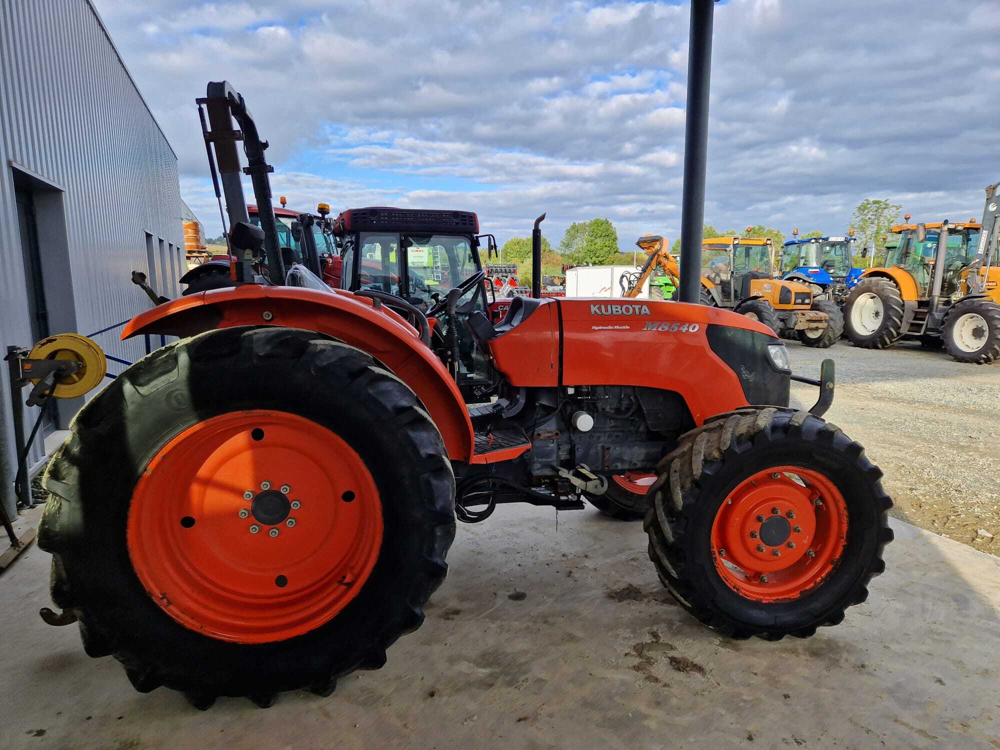 KUBOTA M8540