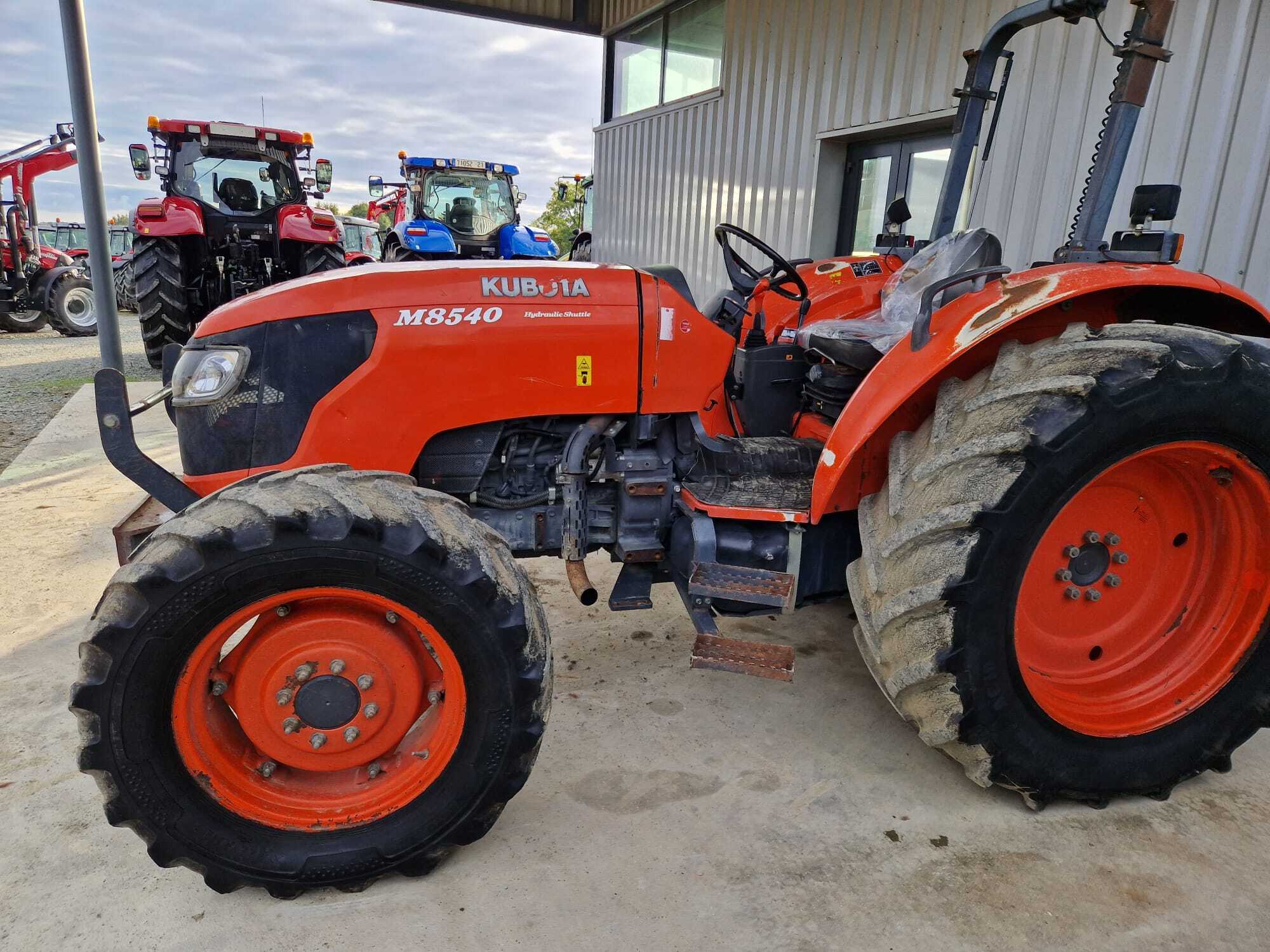 KUBOTA M8540