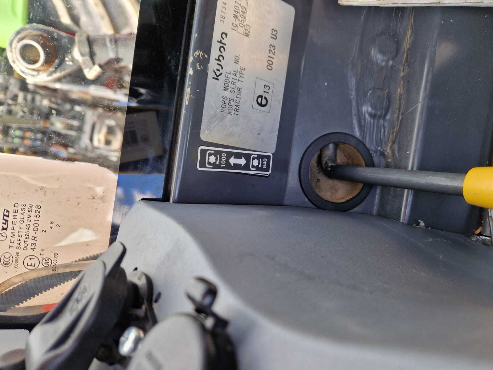 KUBOTA M4073