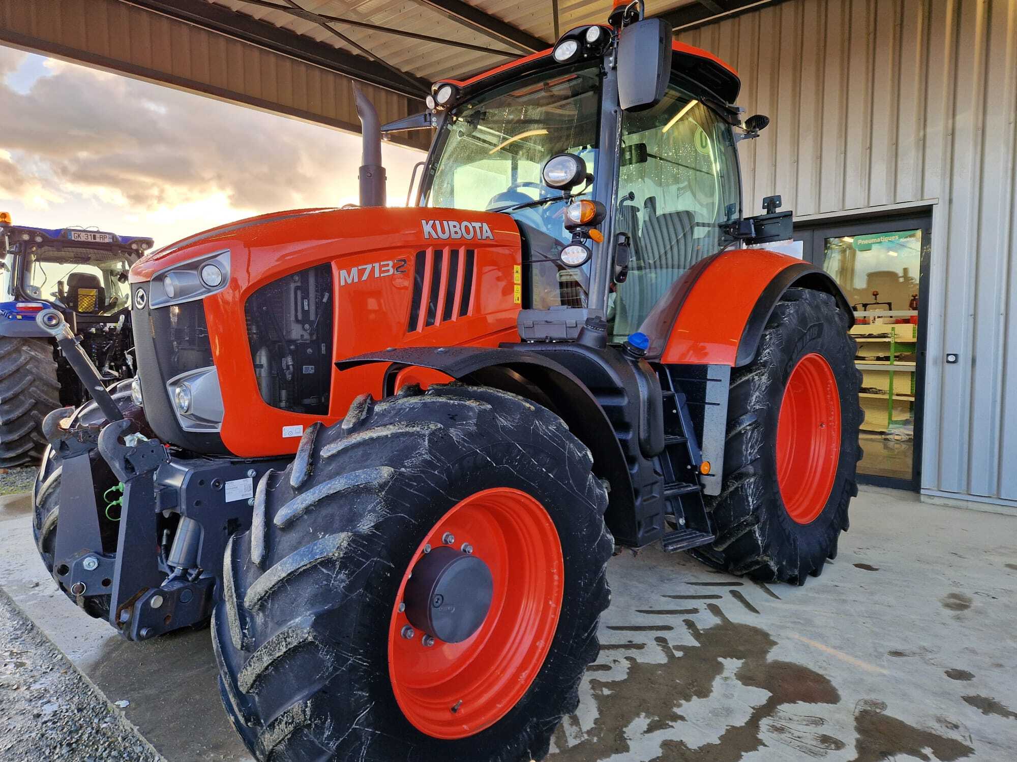 KUBOTA M7132 ACCESS