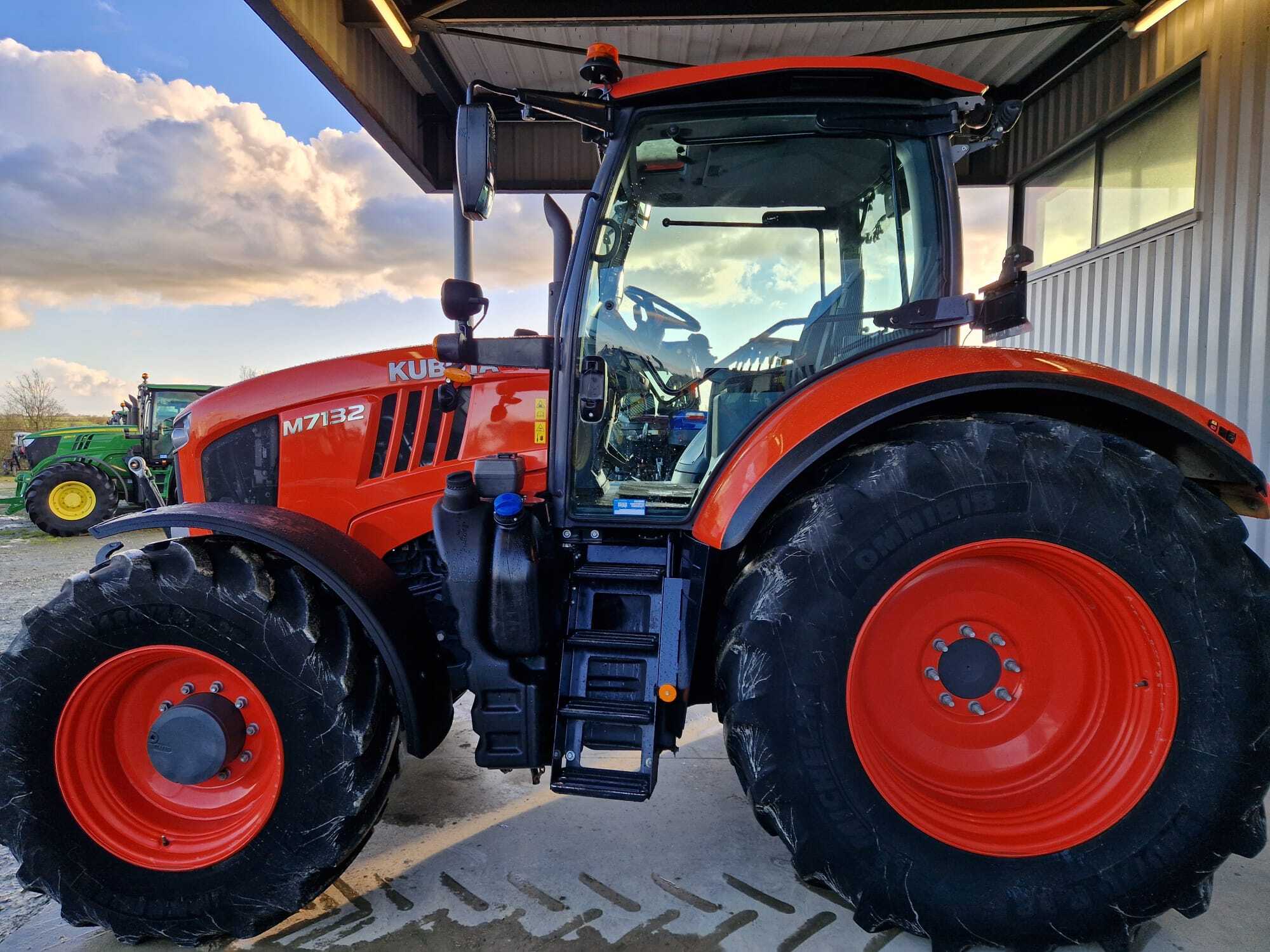 KUBOTA M7132 ACCESS