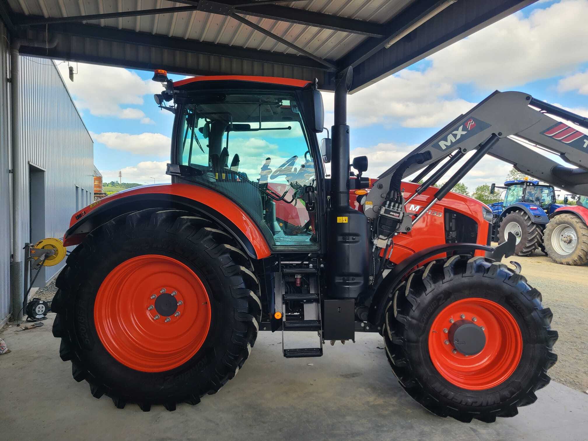 KUBOTA M7133