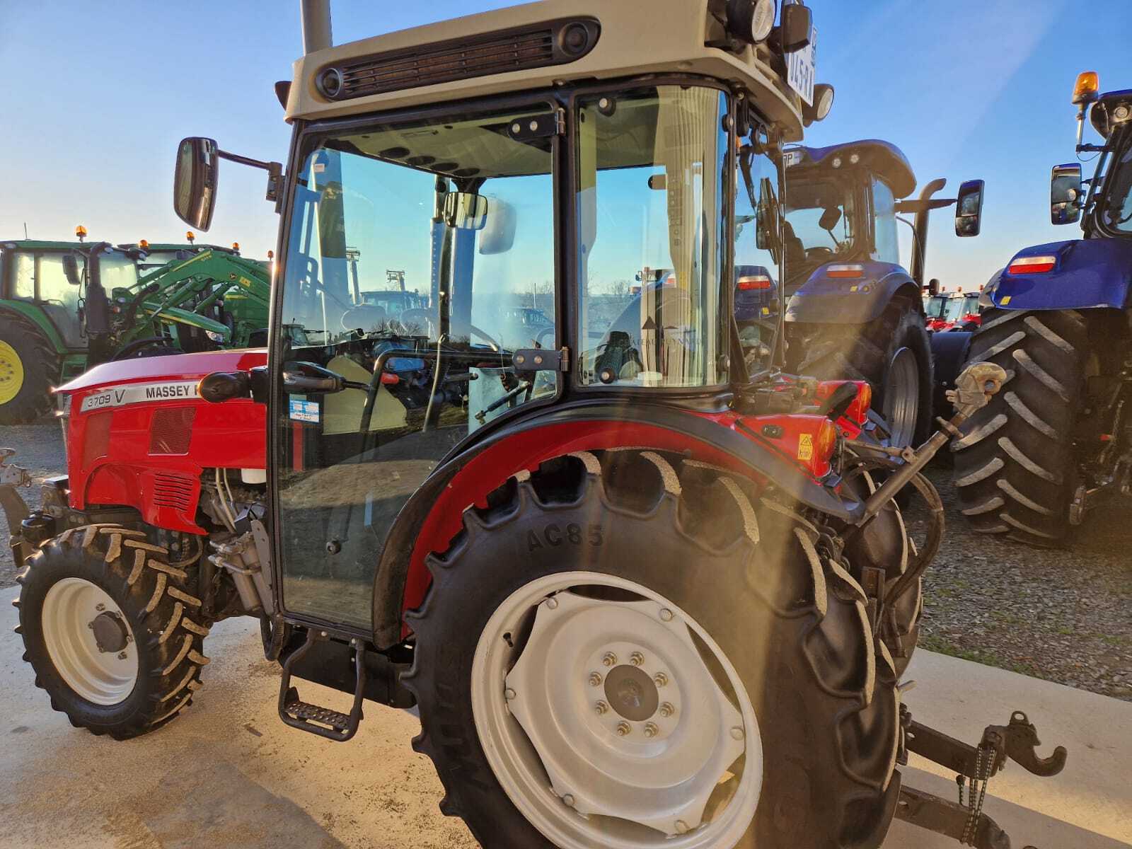 MASSEY FERGUSON 3709V