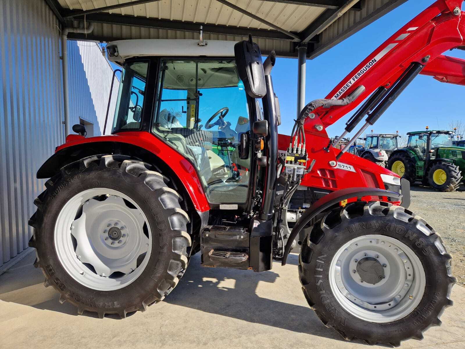 MASSEY FERGUSON 5711S