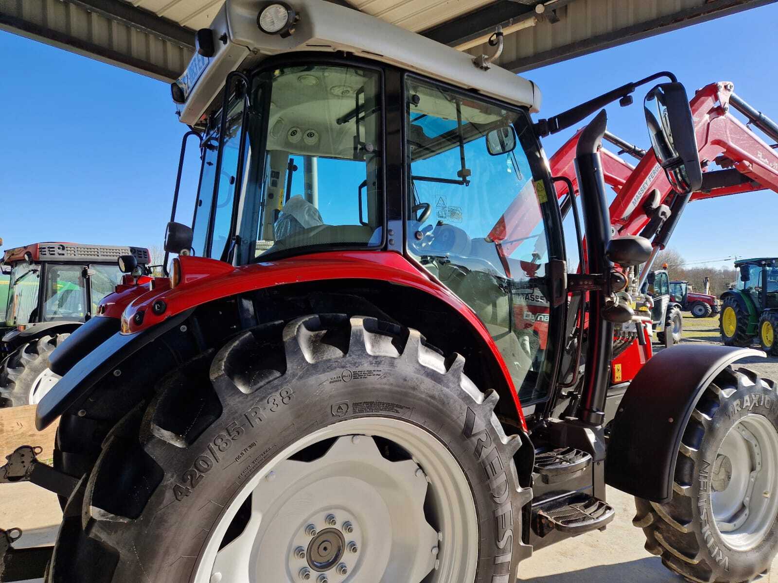 MASSEY FERGUSON 5711S