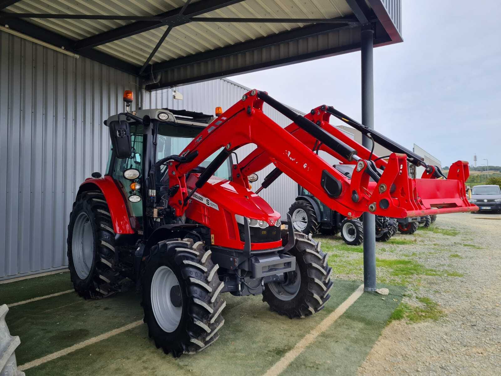 MASSEY FERGUSON 5711S DYNA 4