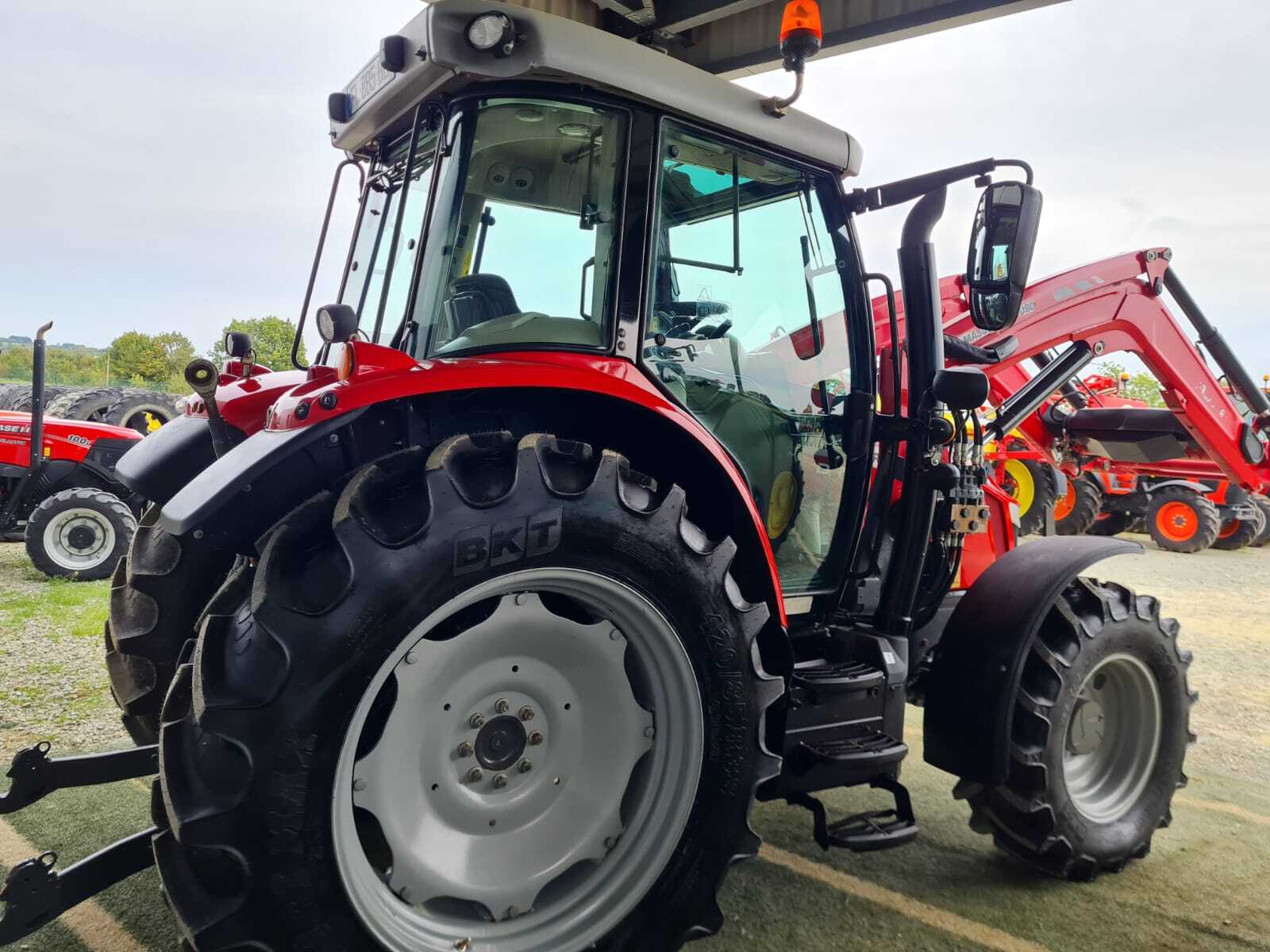 MASSEY FERGUSON 5711S DYNA 4