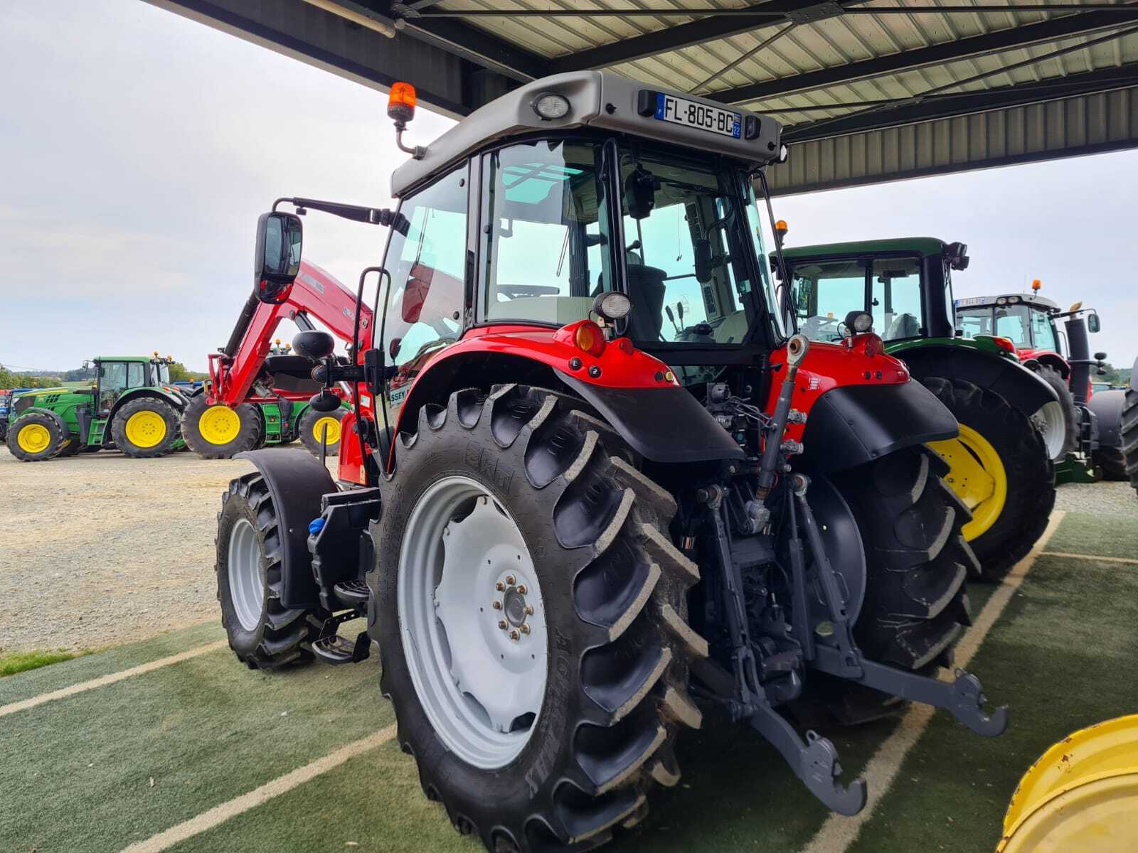 MASSEY FERGUSON 5711S DYNA 4