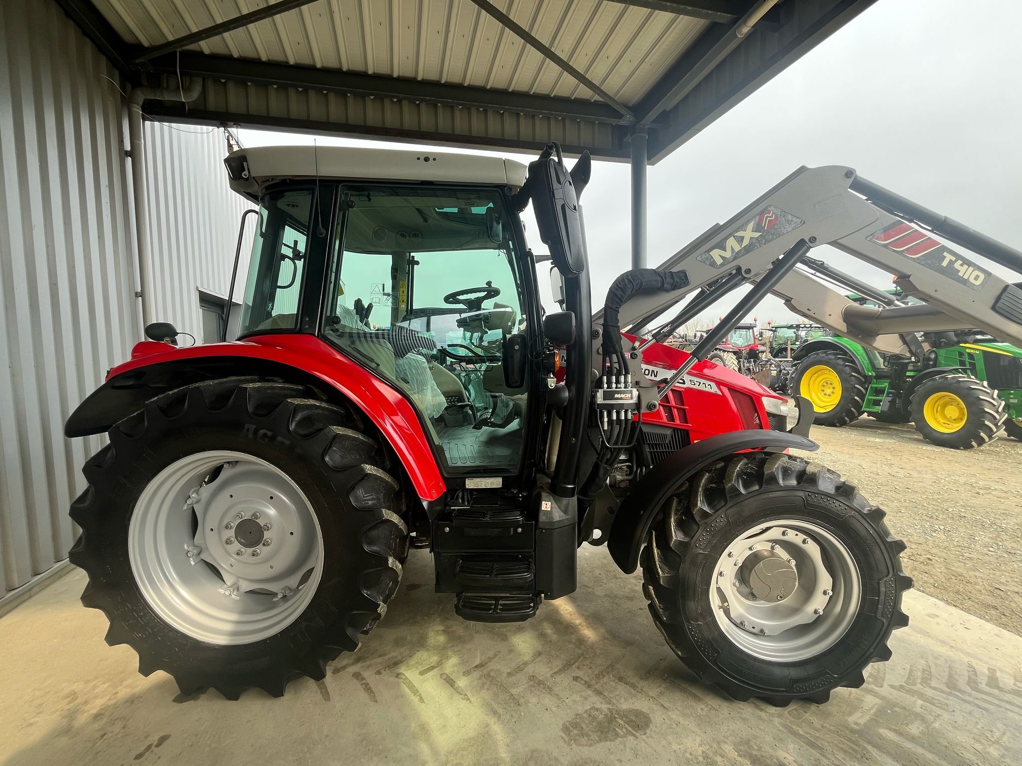 MASSEY FERGUSON 5711S DYNA 6