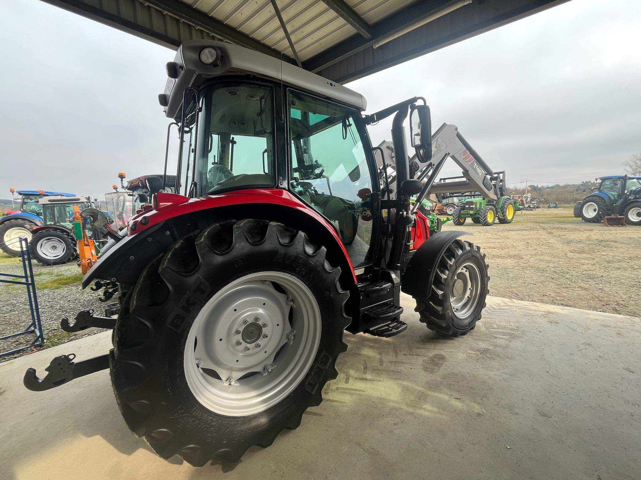 MASSEY FERGUSON 5711S DYNA 6