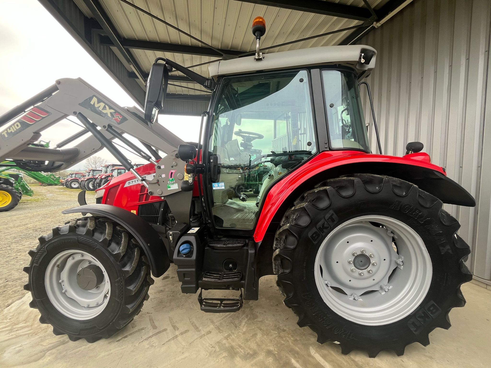 MASSEY FERGUSON 5711S DYNA 6