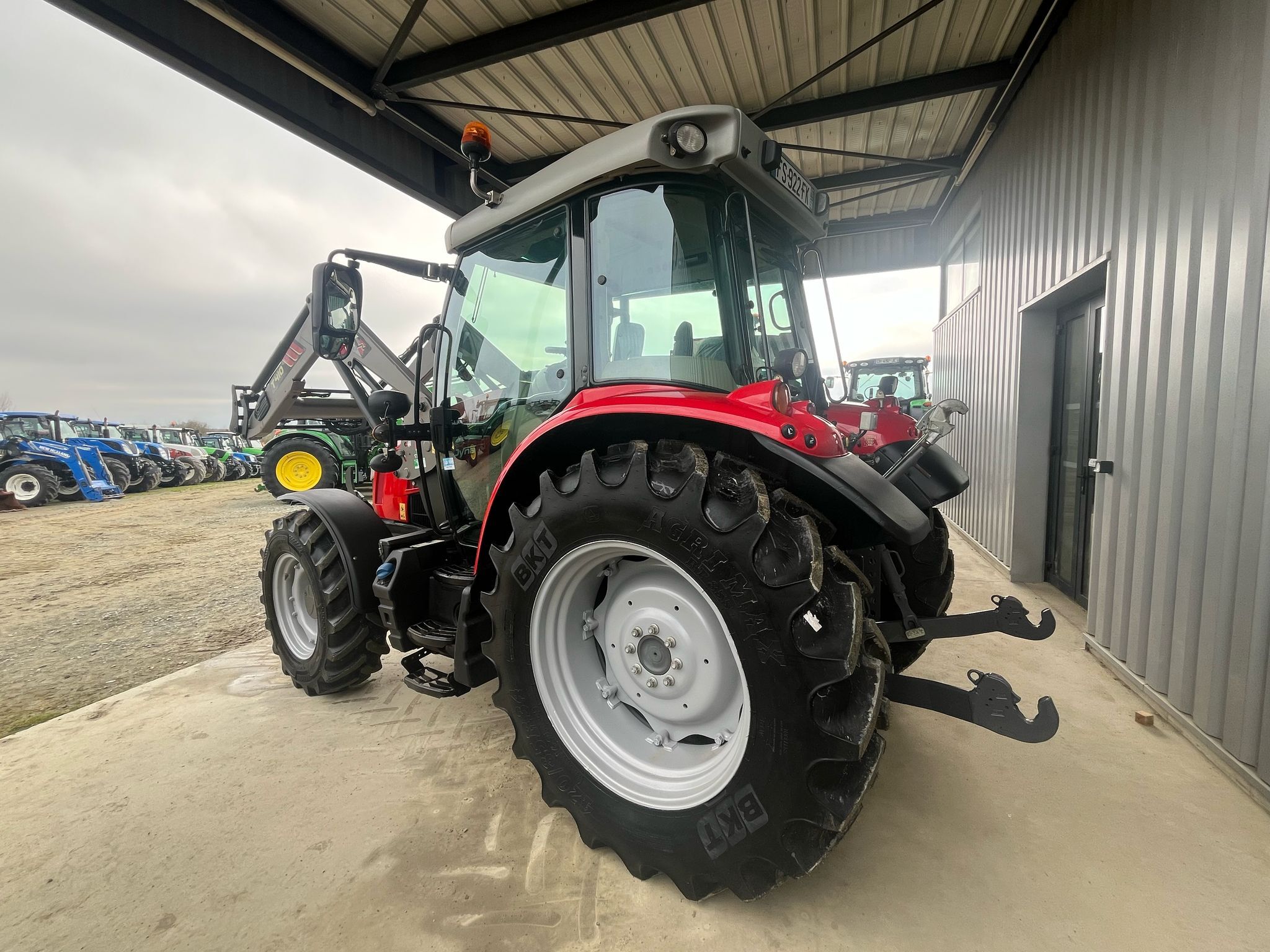 MASSEY FERGUSON 5711S DYNA 6