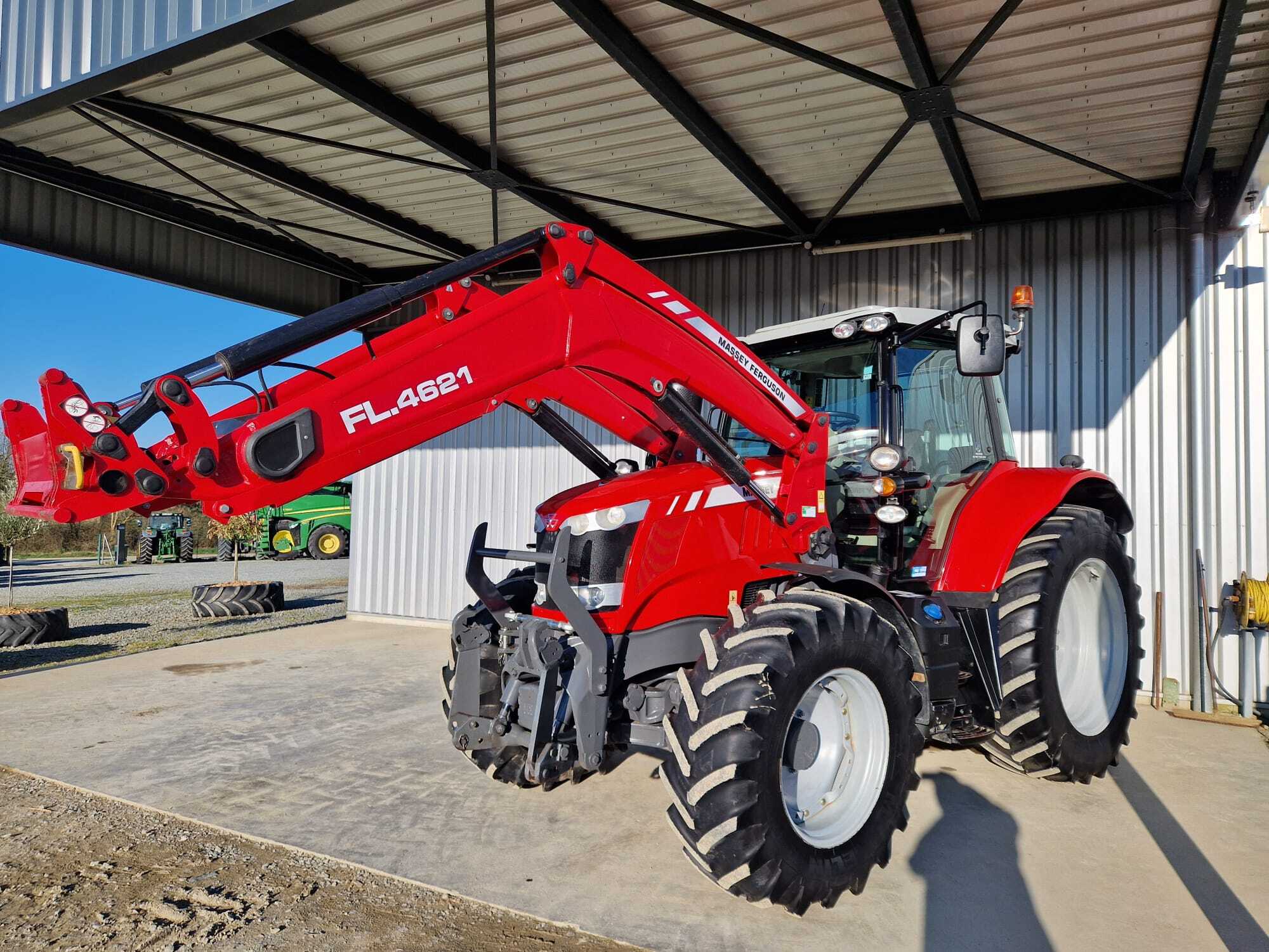 MASSEY FERGUSON 6713S DYNA VT