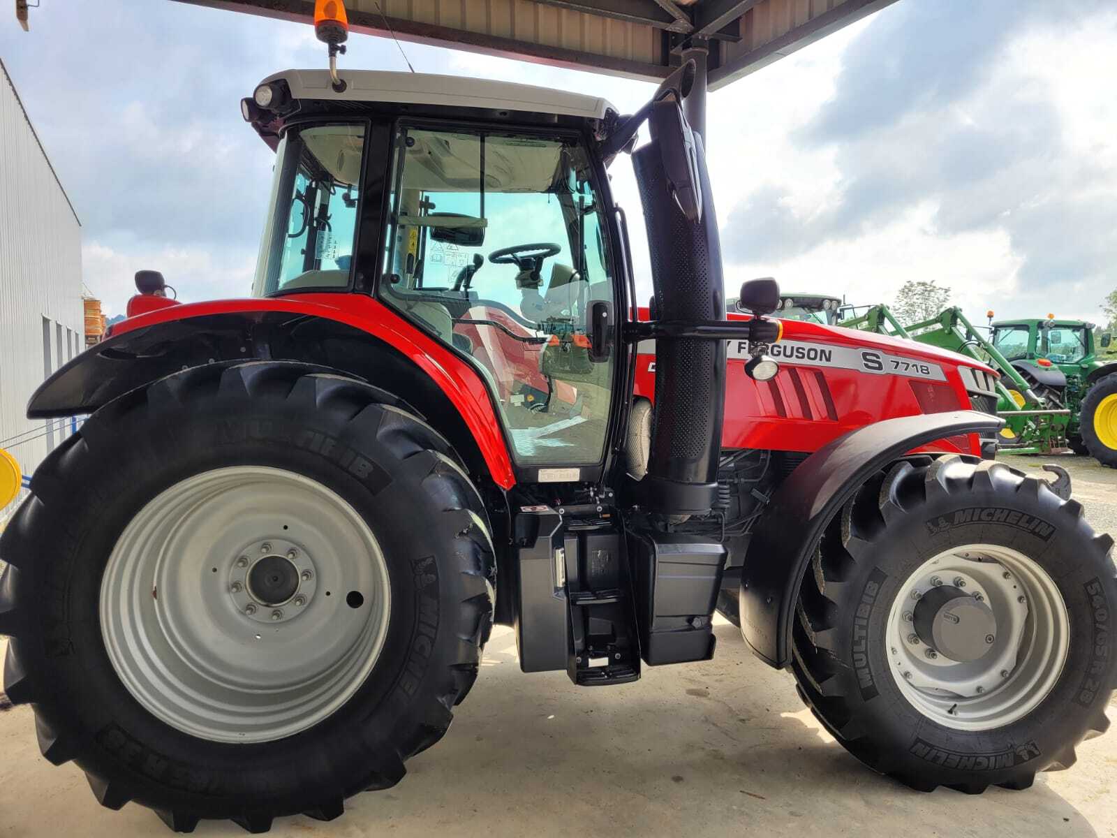 MASSEY FERGUSON 7718S VT