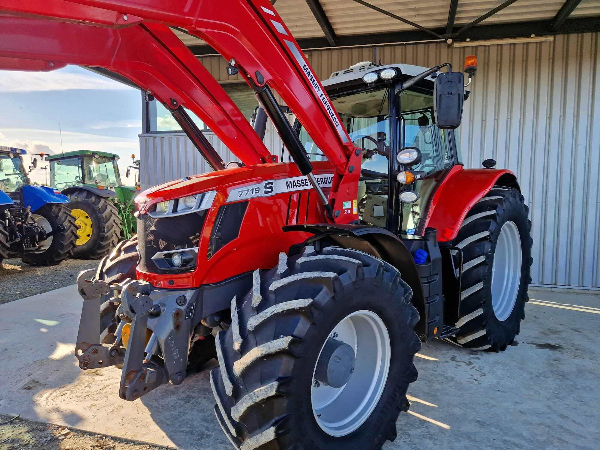 MASSEY FERGUSON 7719S DYNA VT