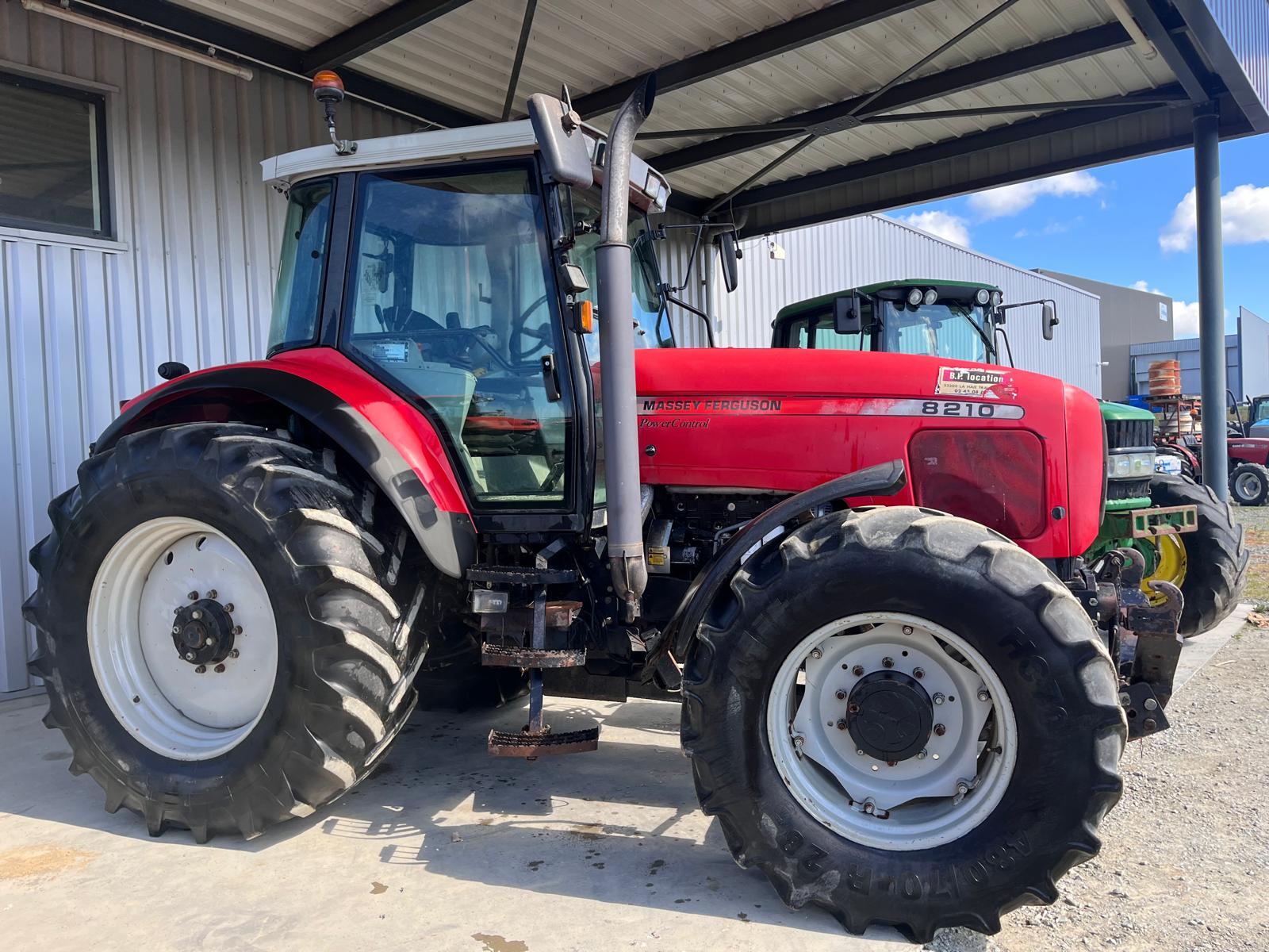 MASSEY FERGUSON 8210