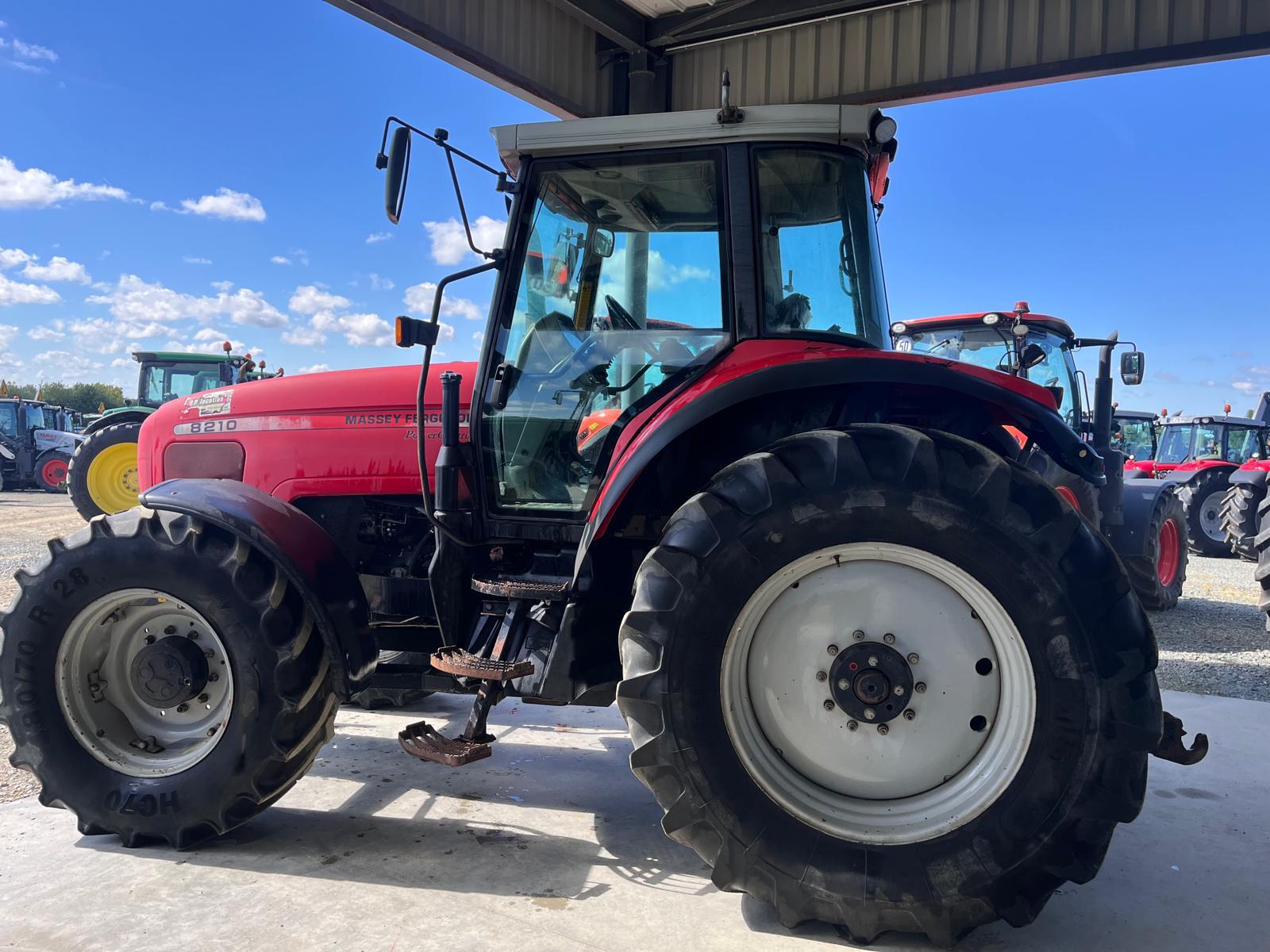 MASSEY FERGUSON 8210