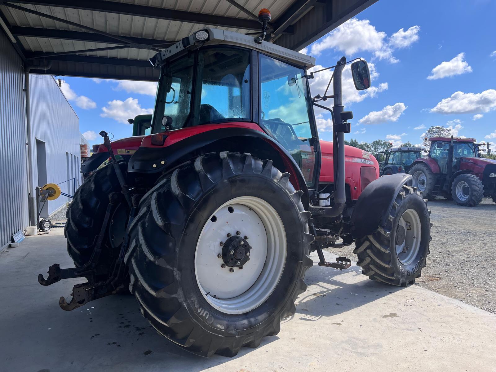 MASSEY FERGUSON 8210