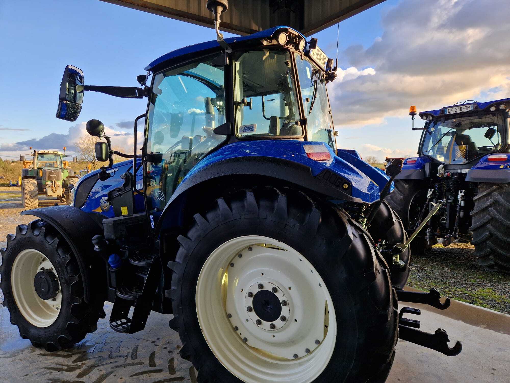 NEW HOLLAND T5.100 EC