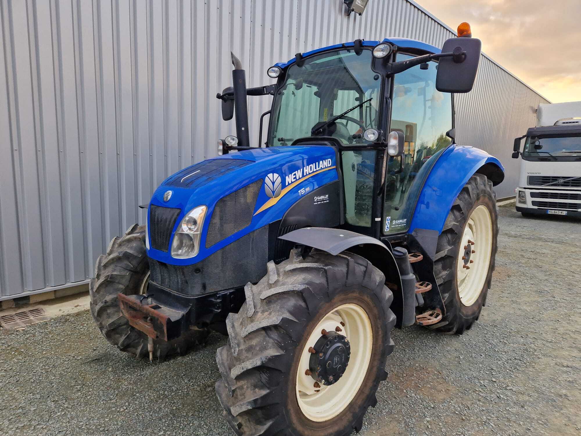 NEW HOLLAND T5.95