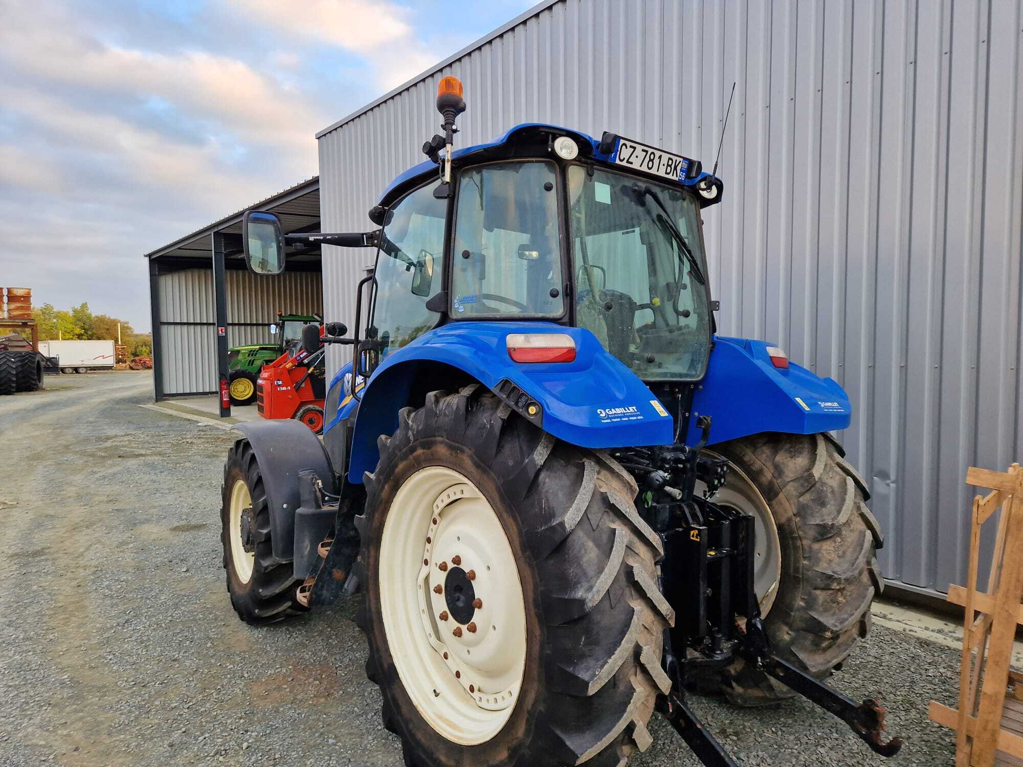 NEW HOLLAND T5.95