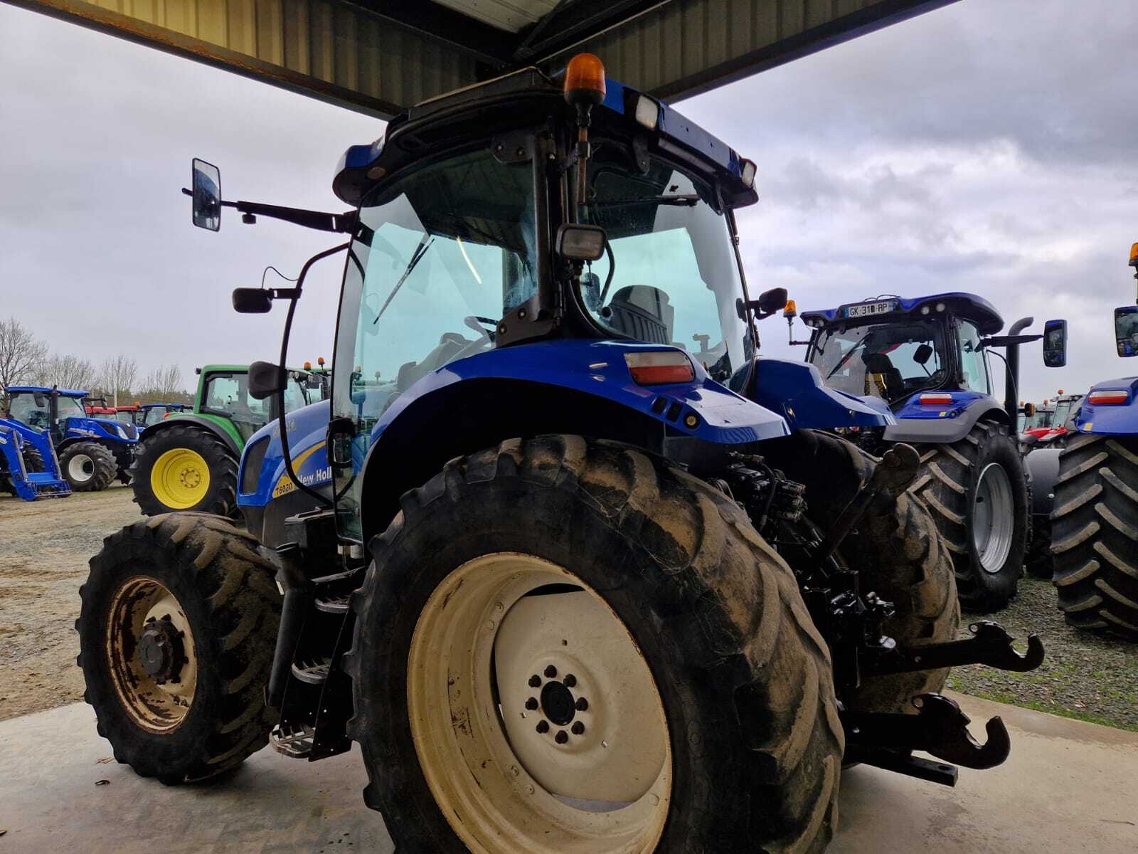 NEW HOLLAND T6020 ELITE