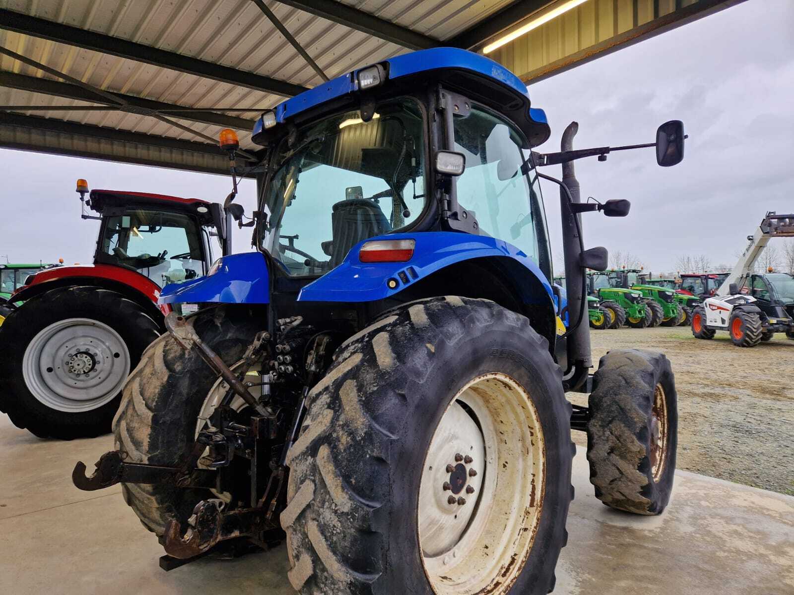 NEW HOLLAND T6020 ELITE