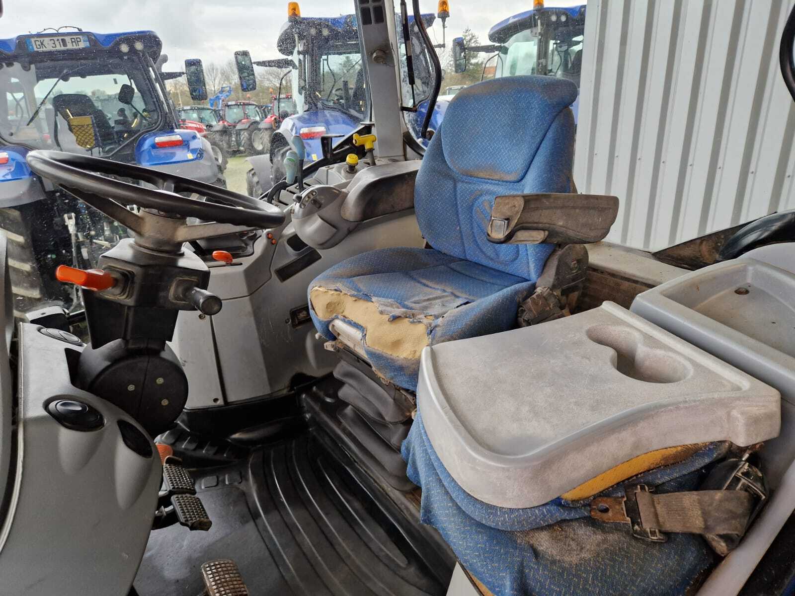 NEW HOLLAND T6020 ELITE