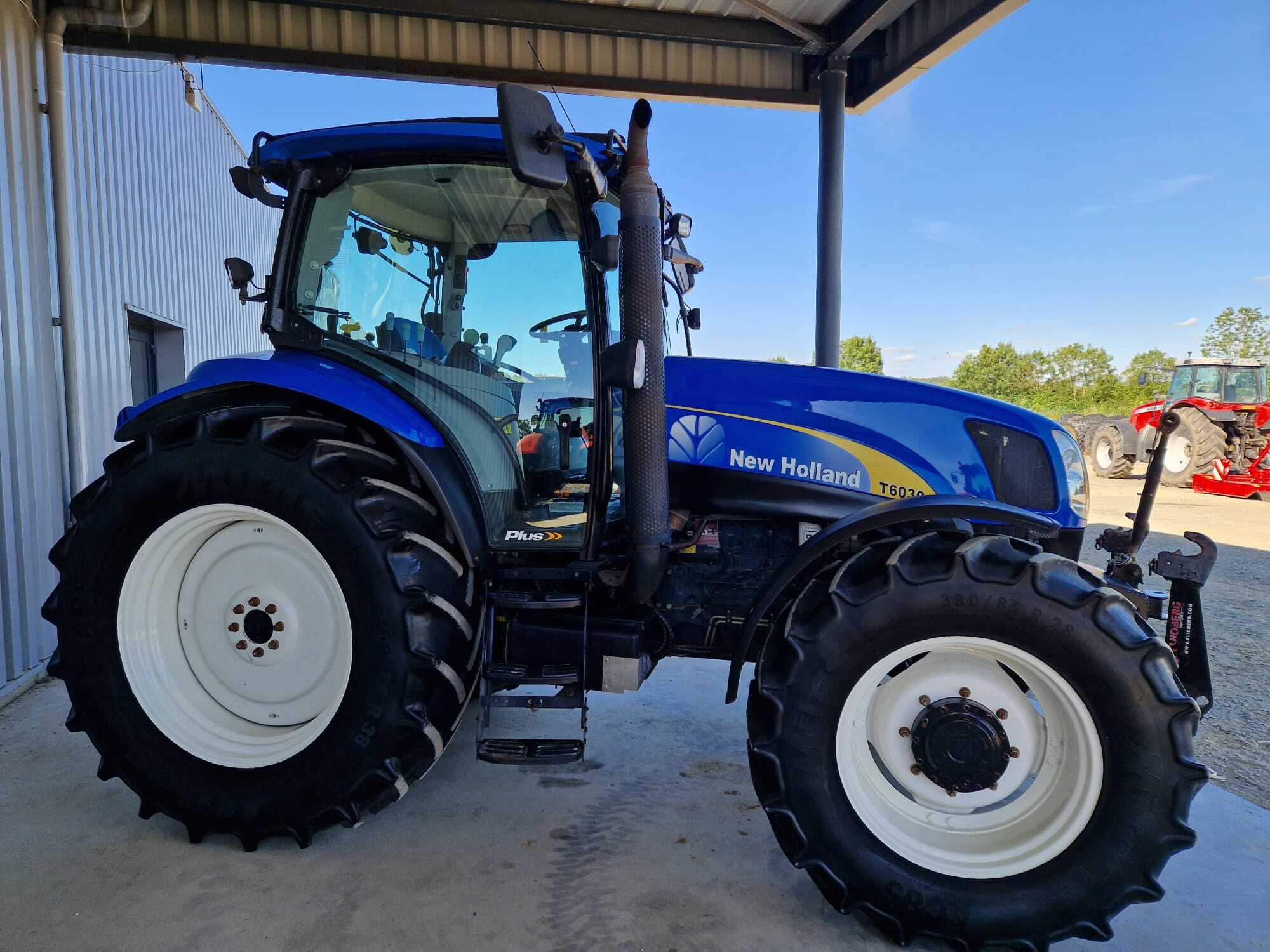 NEW HOLLAND T6030 PLUS