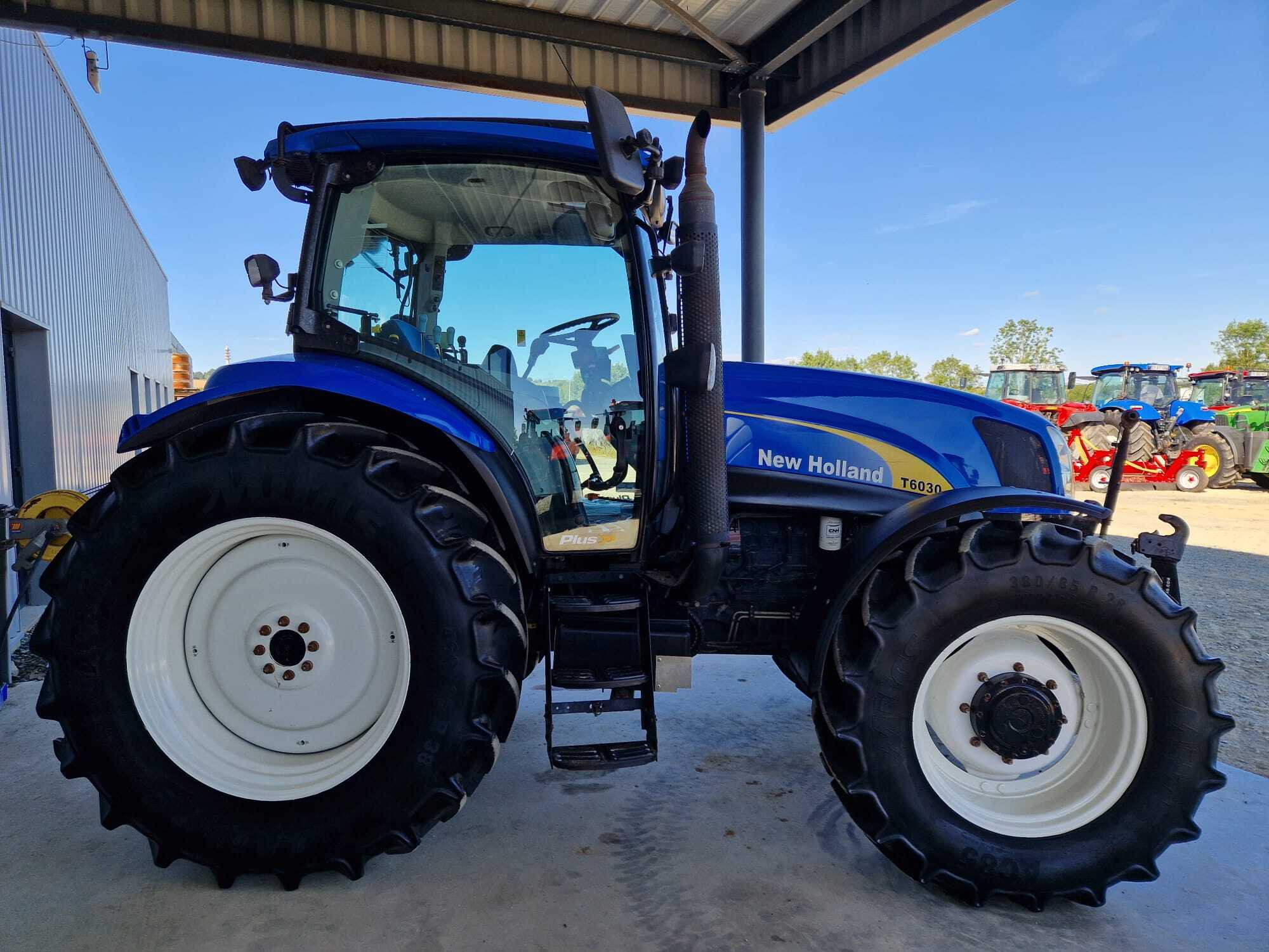 NEW HOLLAND T6030 PLUS