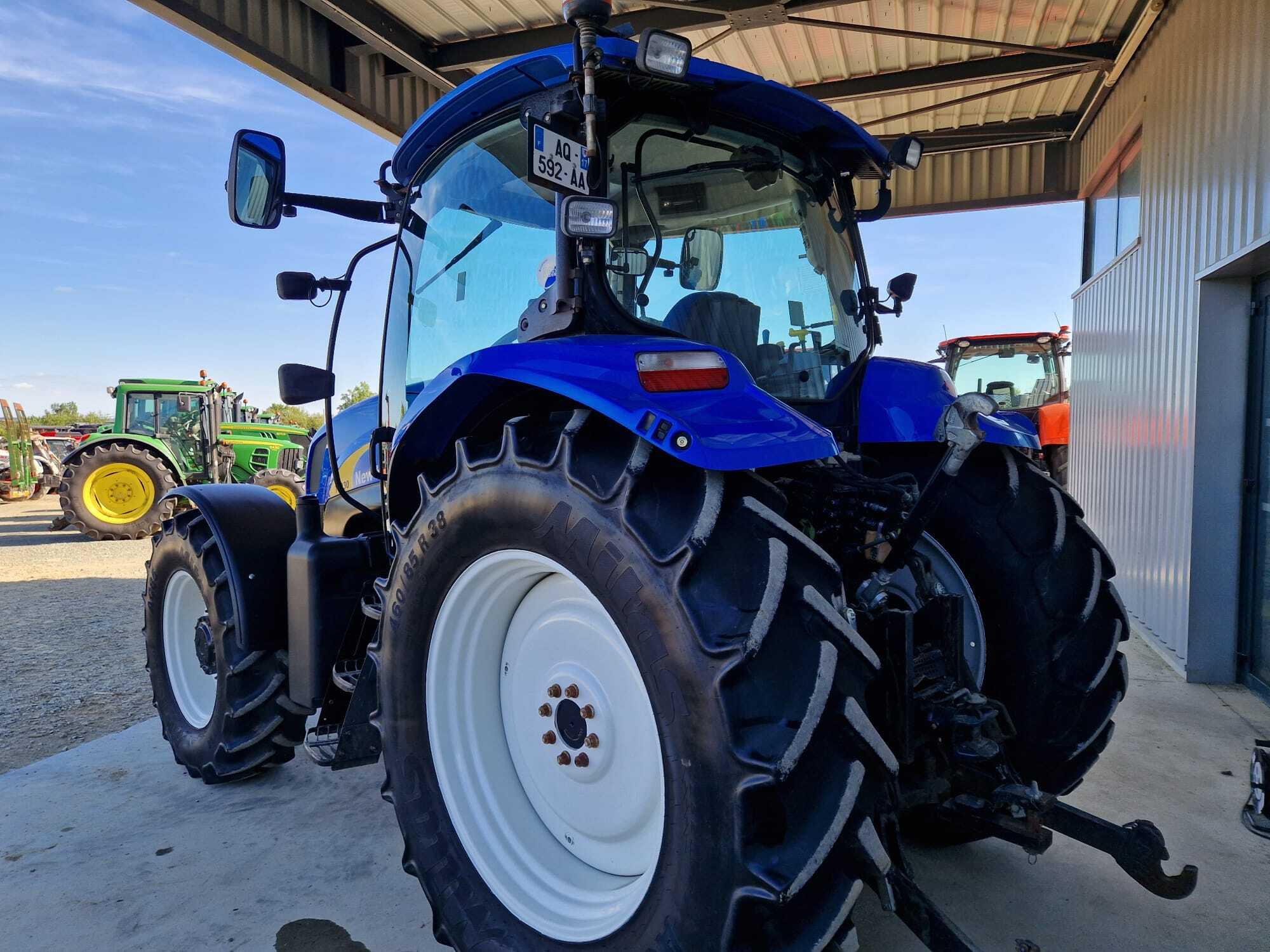 NEW HOLLAND T6030 PLUS