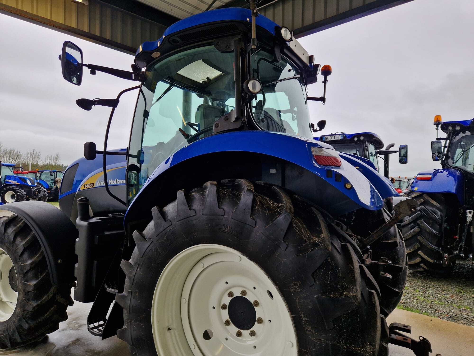 NEW HOLLAND T6050 PC