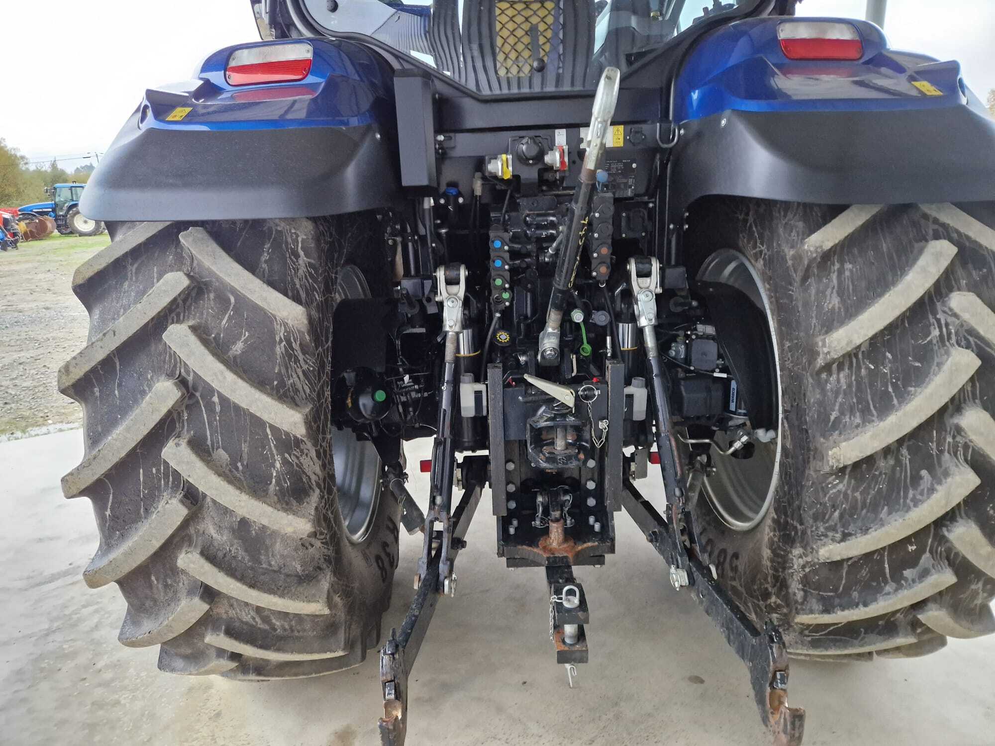 NEW HOLLAND T6.145 AC