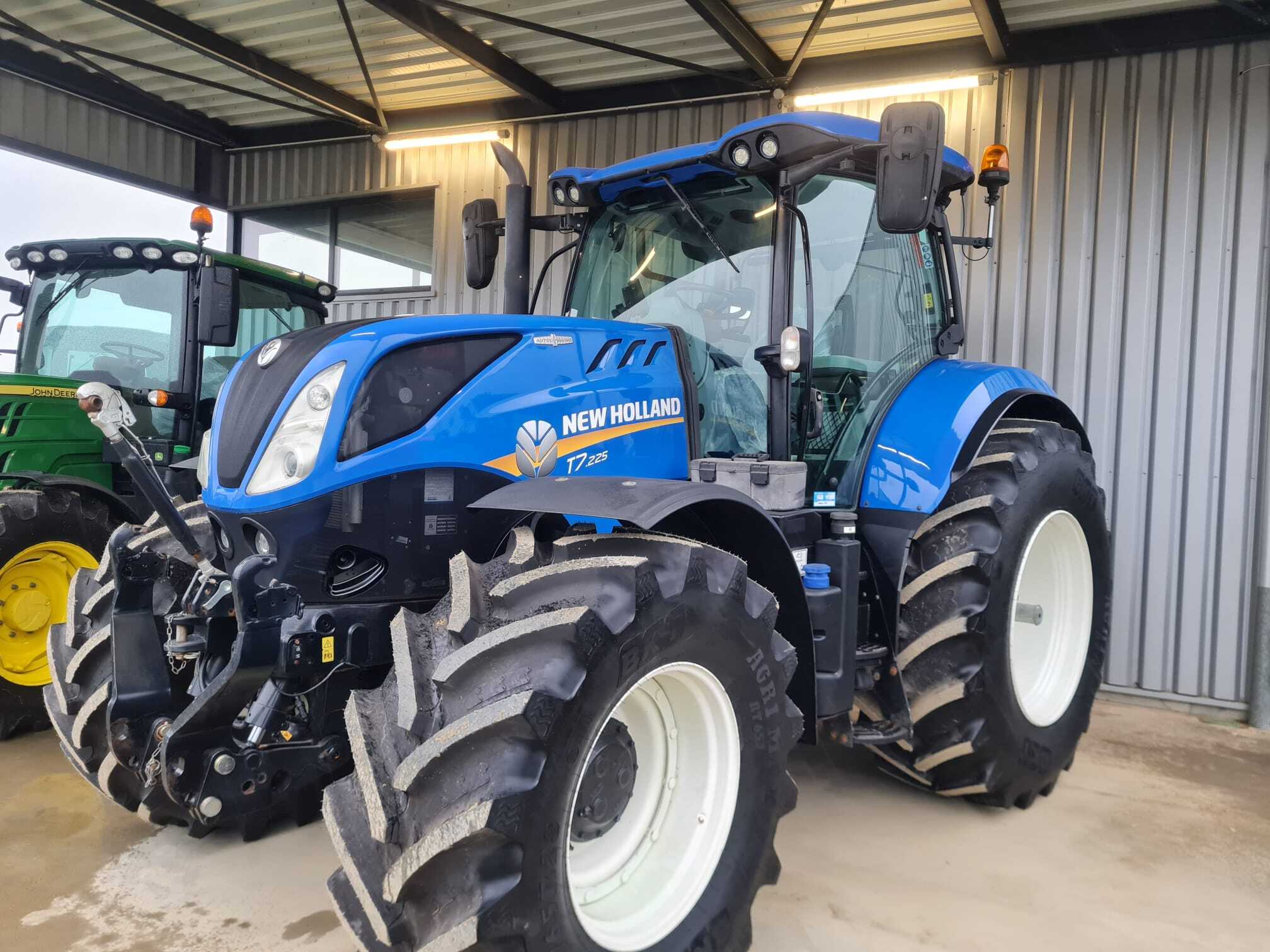 NEW HOLLAND T7.225 AC