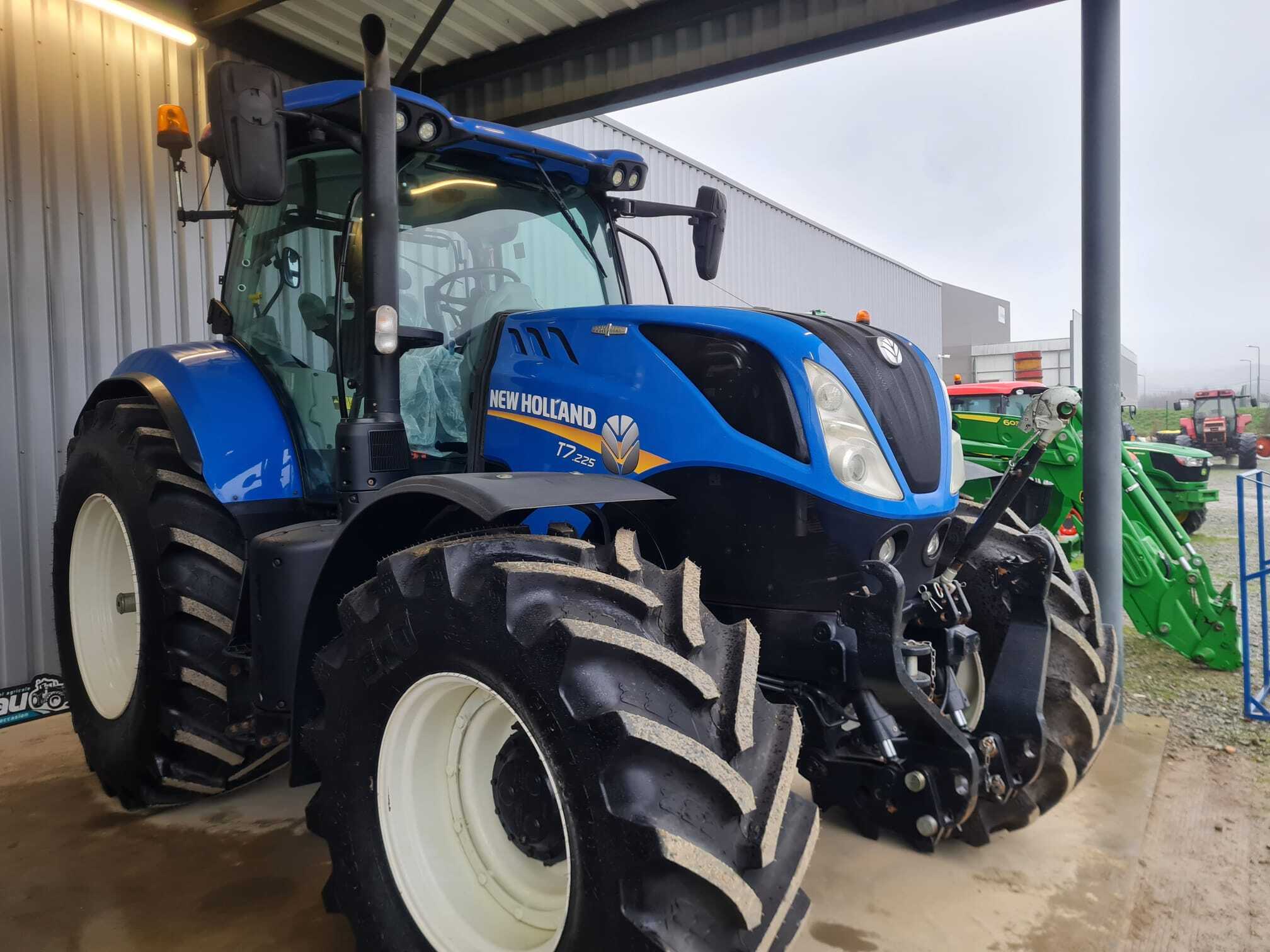 NEW HOLLAND T7.225 AC