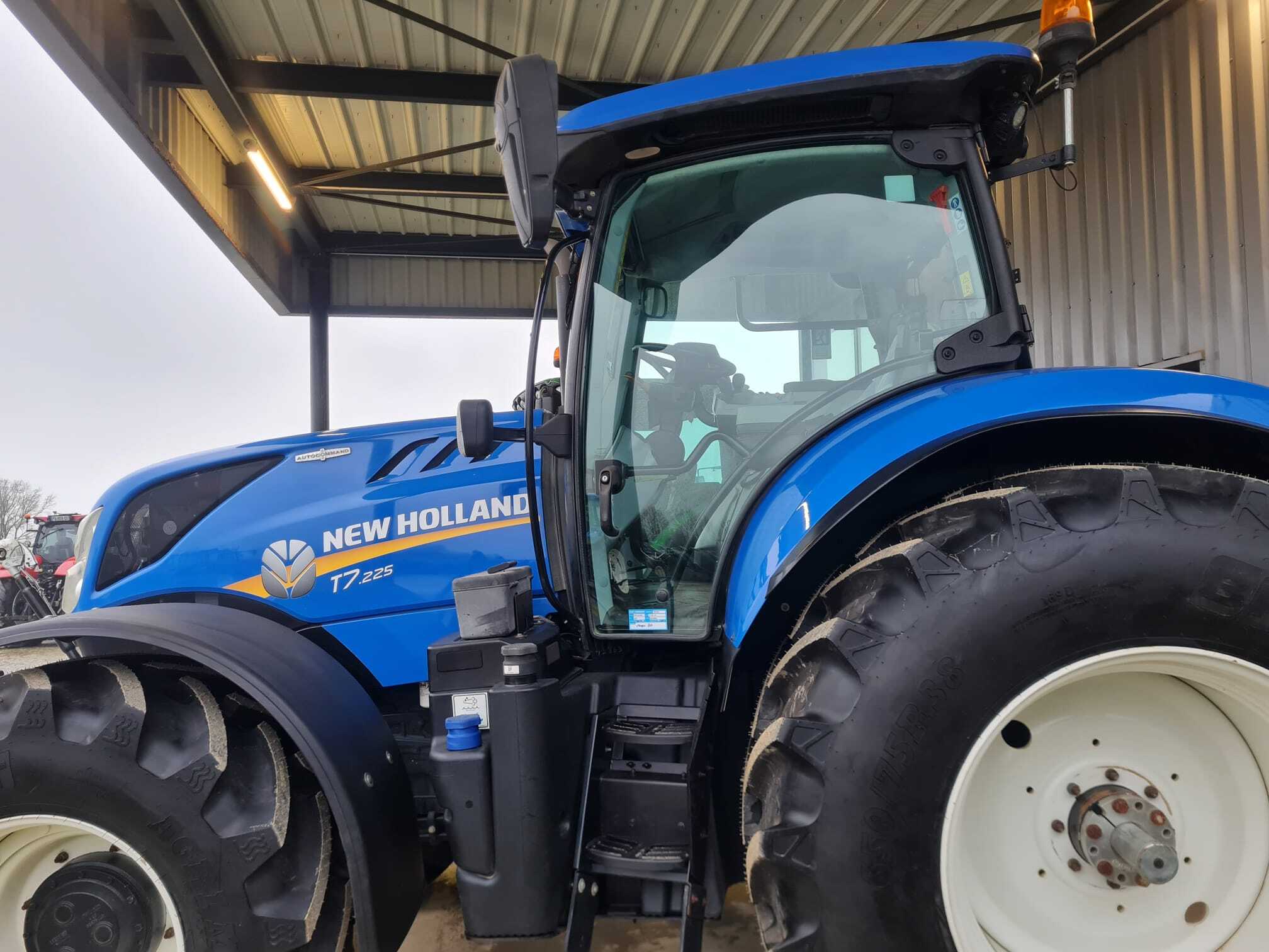 NEW HOLLAND T7.225 AC