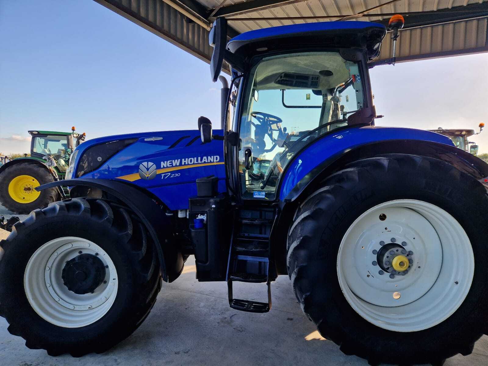 NEW HOLLAND T7.230 AC