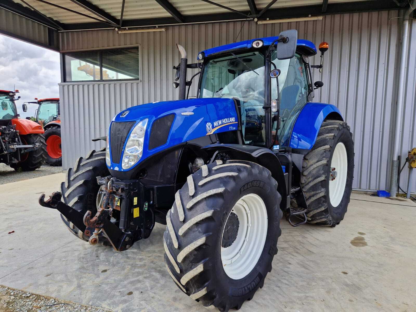 NEW HOLLAND T7.235 AC