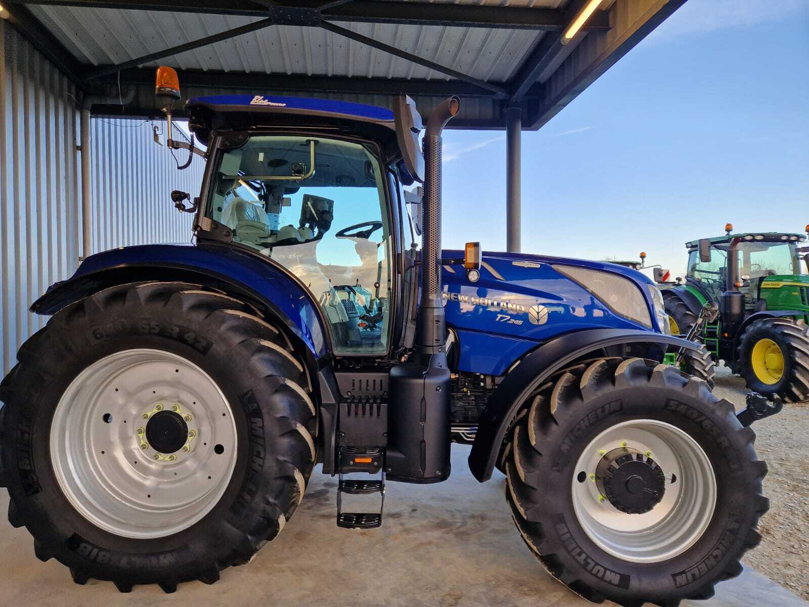 NEW HOLLAND T7.245 AC