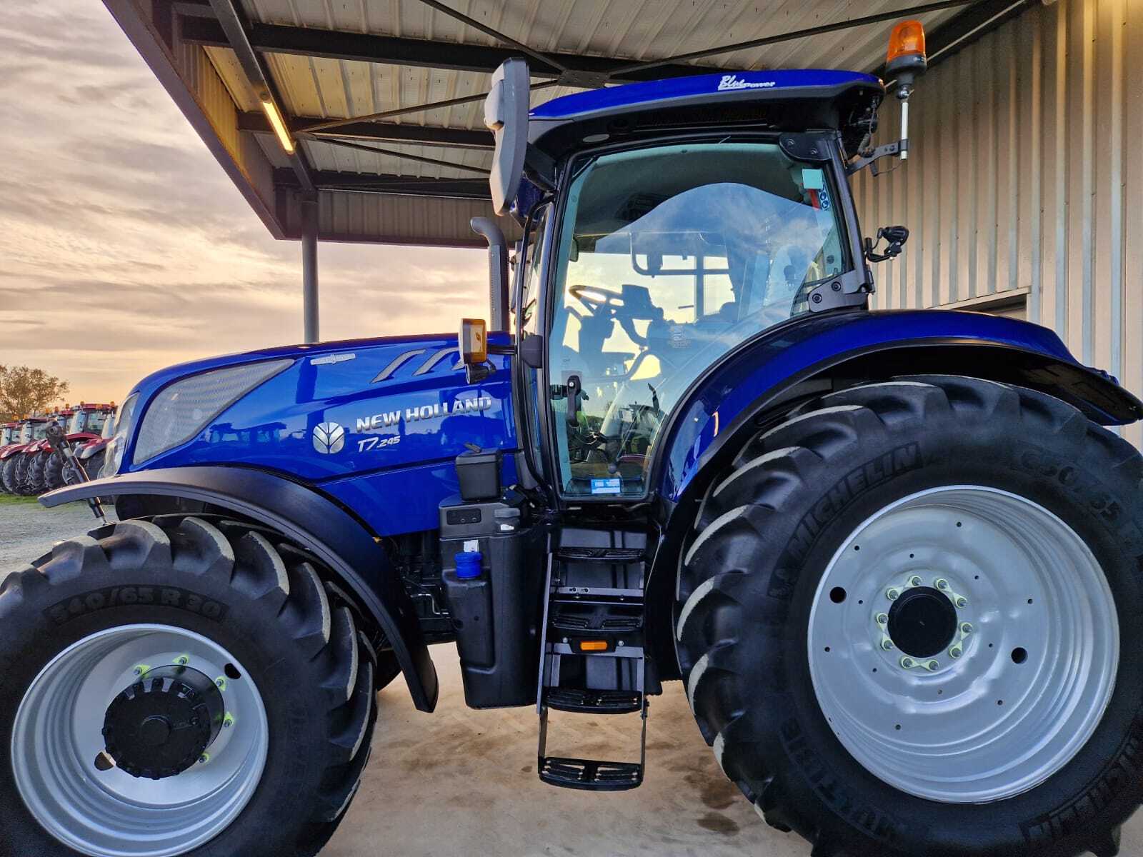 NEW HOLLAND T7.245 AC