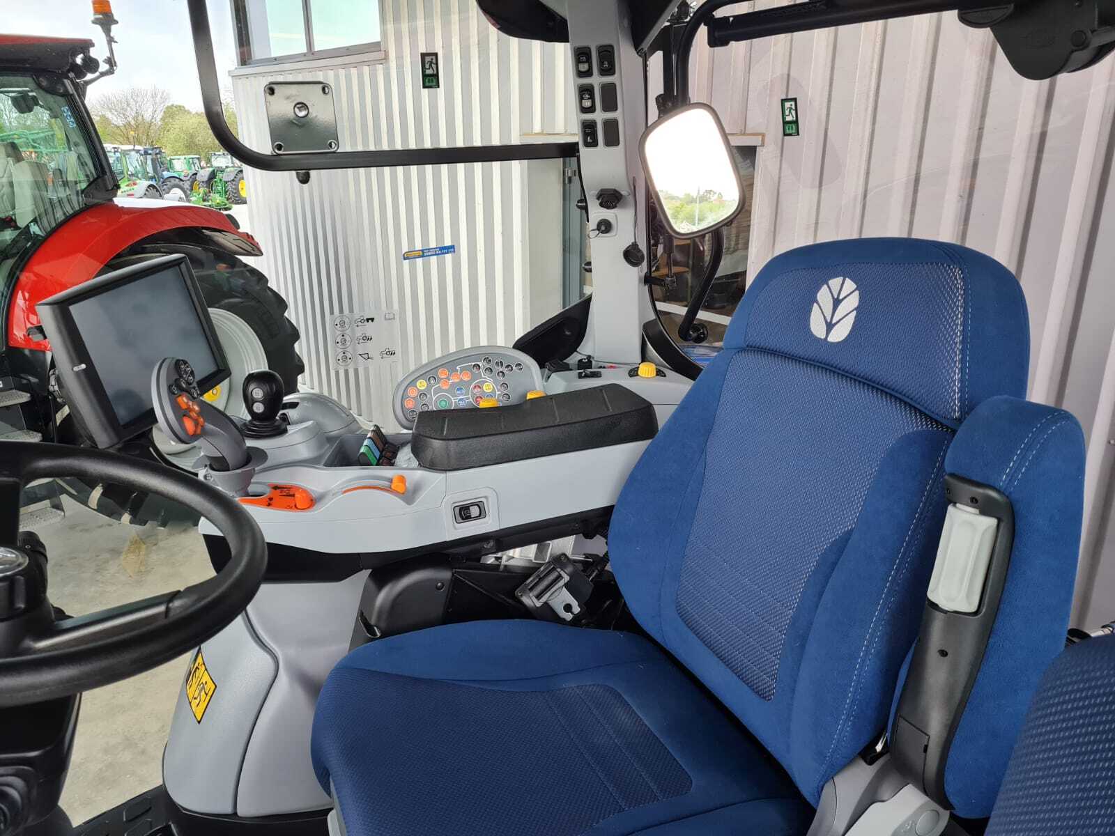 NEW HOLLAND T7.270 AC