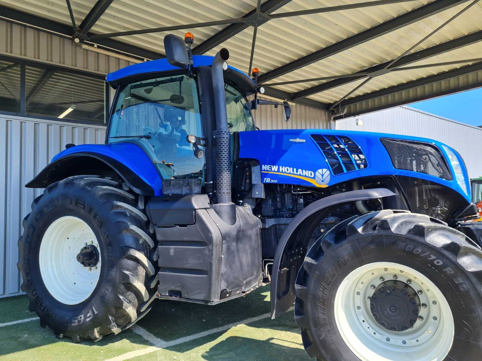 NEW HOLLAND T8.300 AC