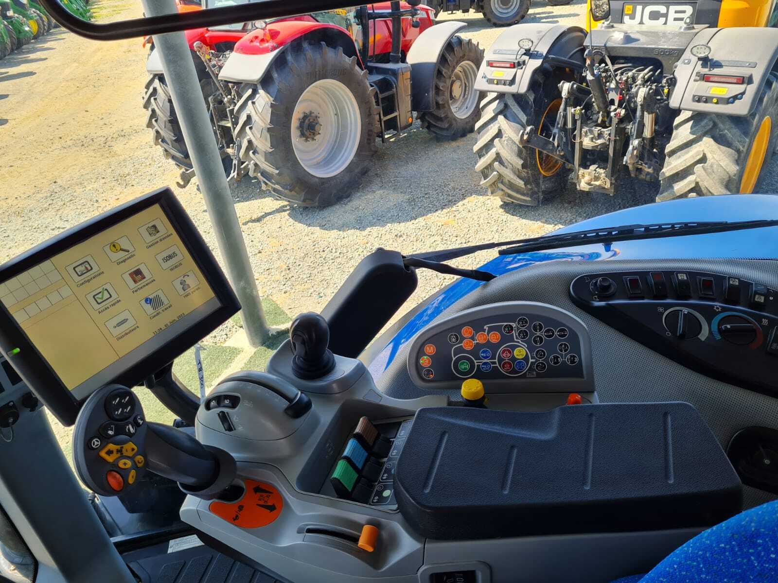 NEW HOLLAND T8.300 AC