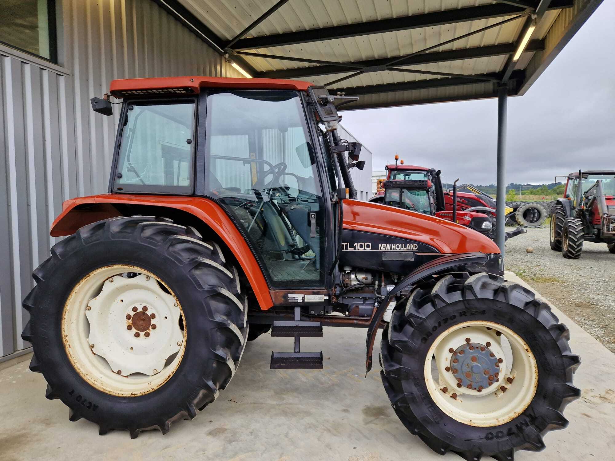 NEW HOLLAND TL100