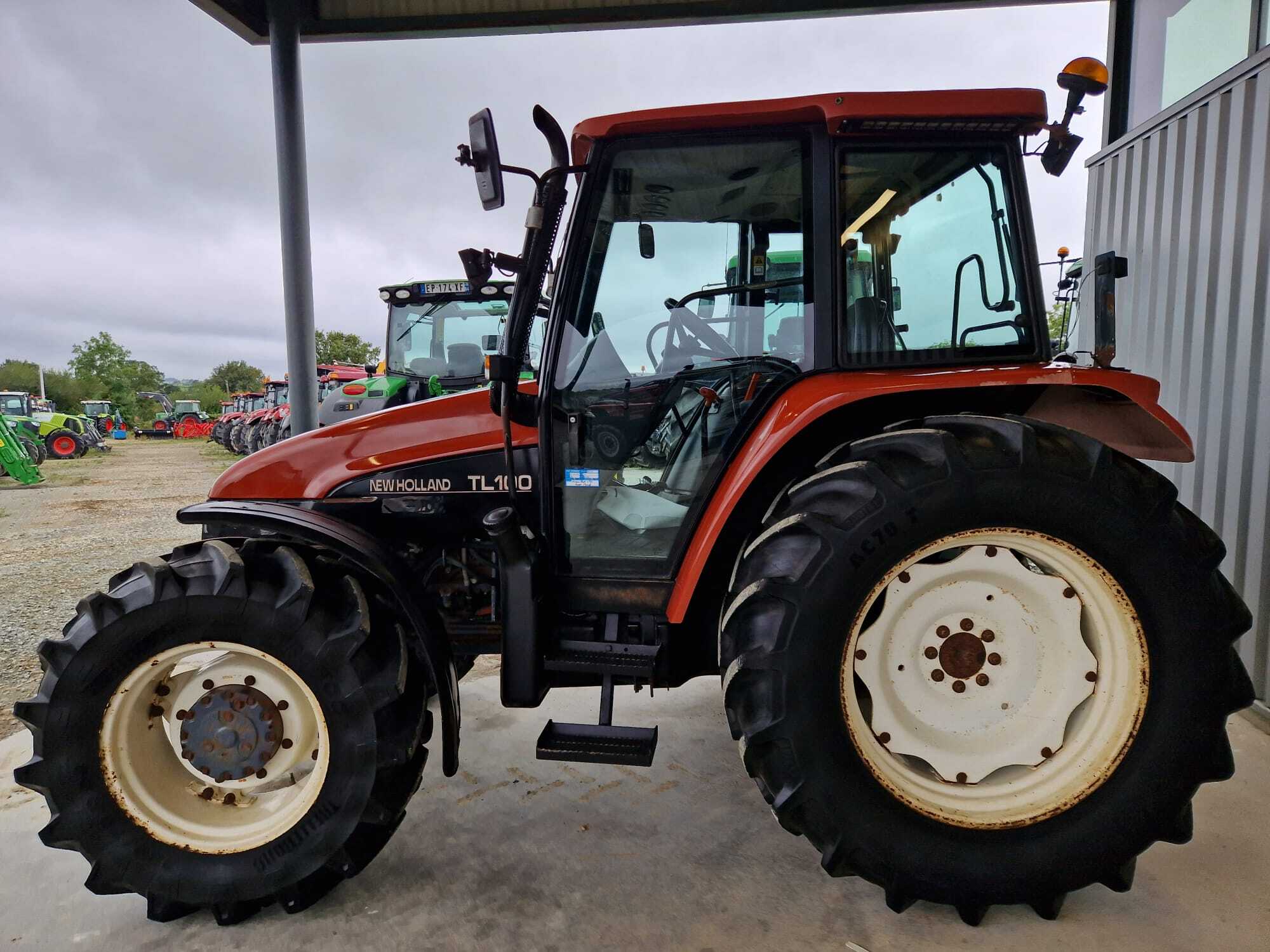 NEW HOLLAND TL100