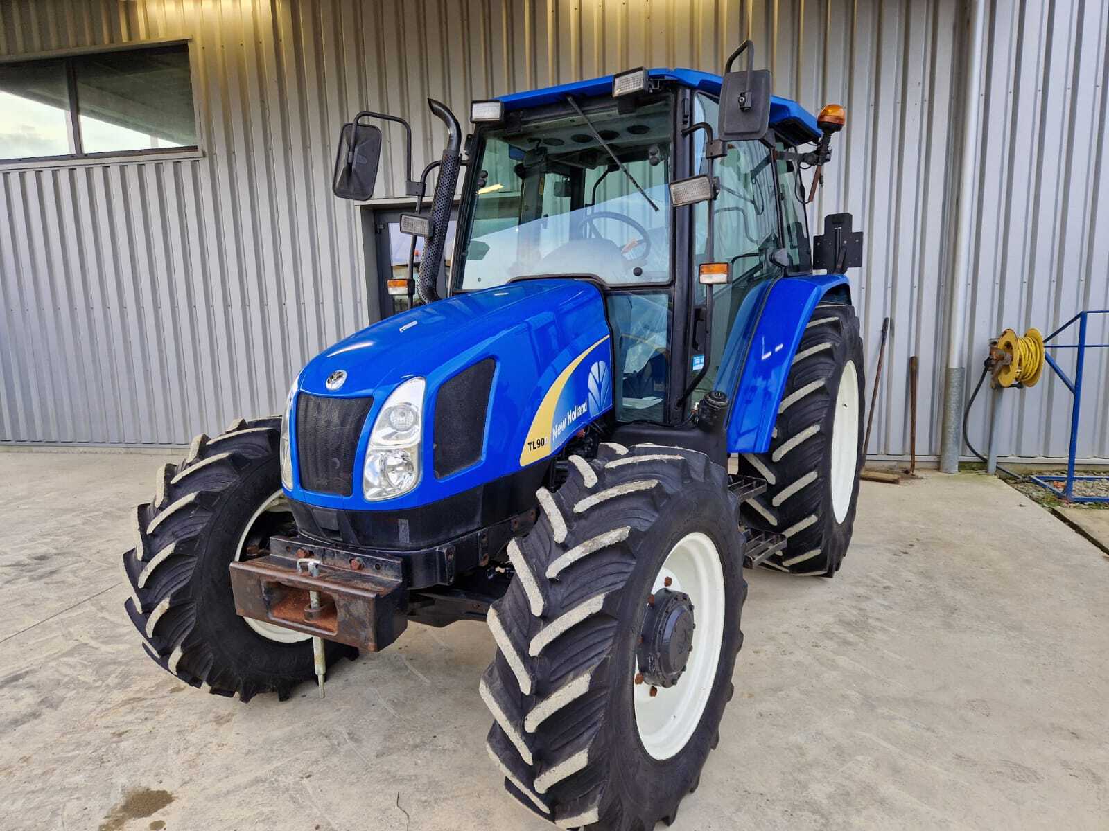 NEW HOLLAND TLA90