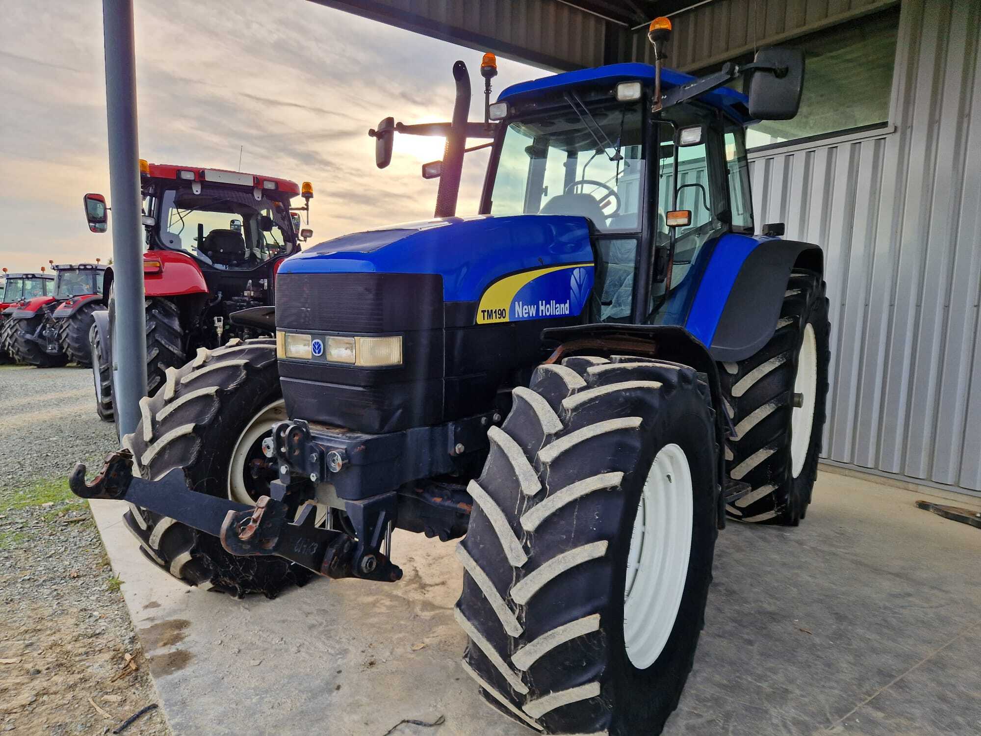 NEW HOLLAND TM190