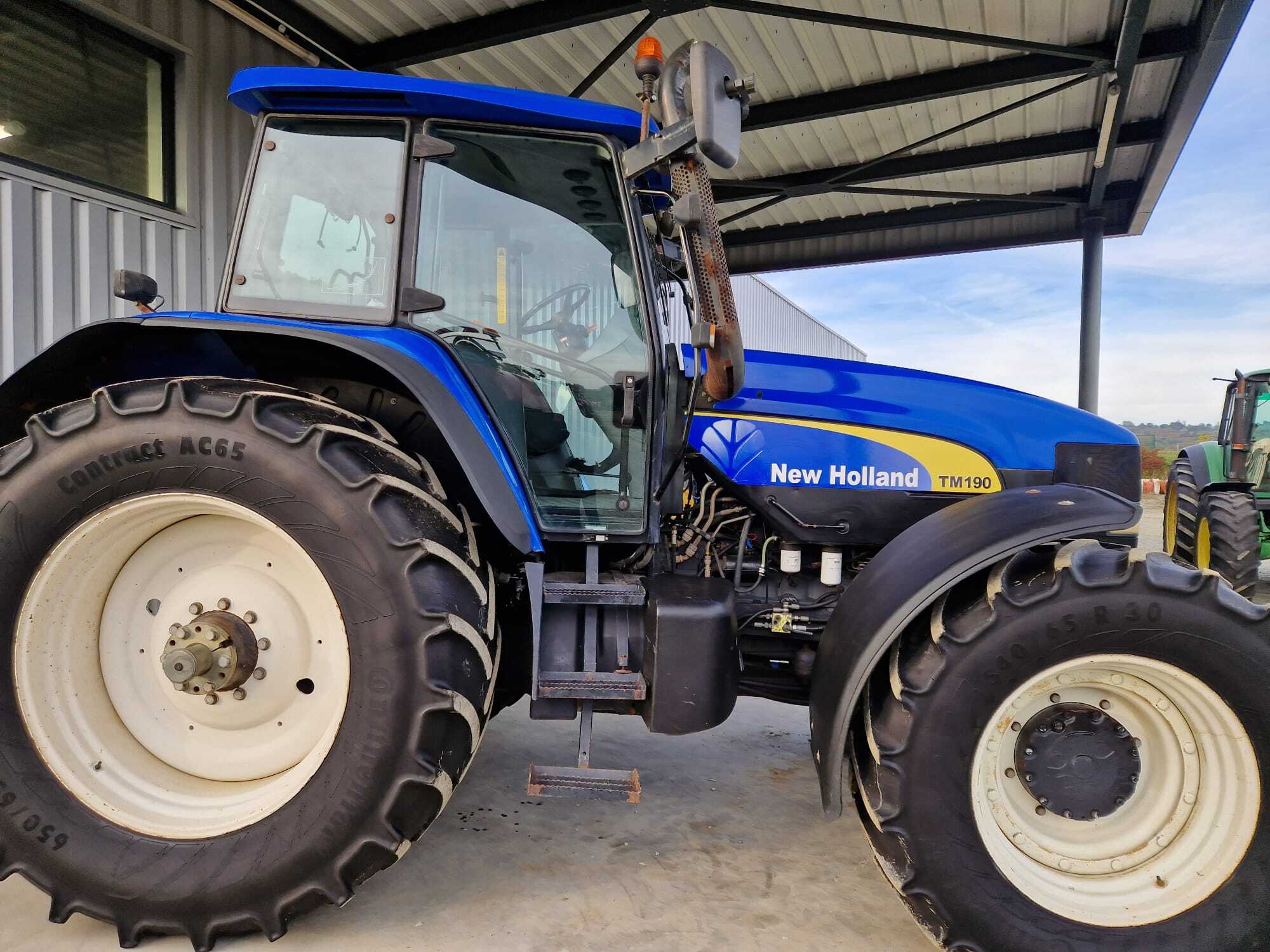 NEW HOLLAND TM190