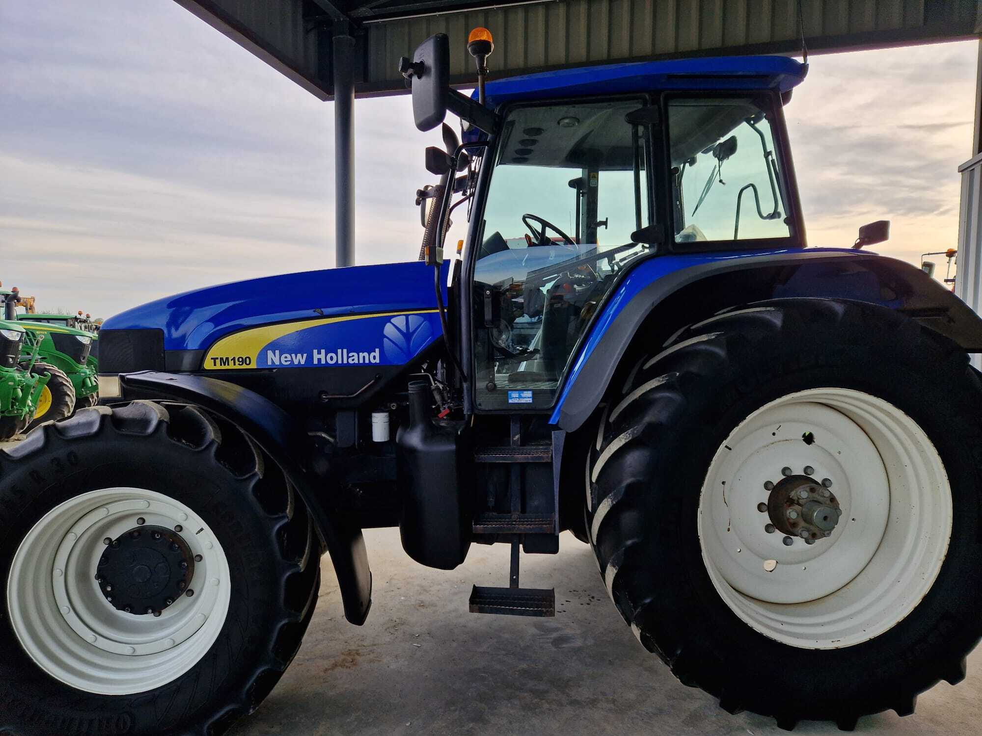 NEW HOLLAND TM190