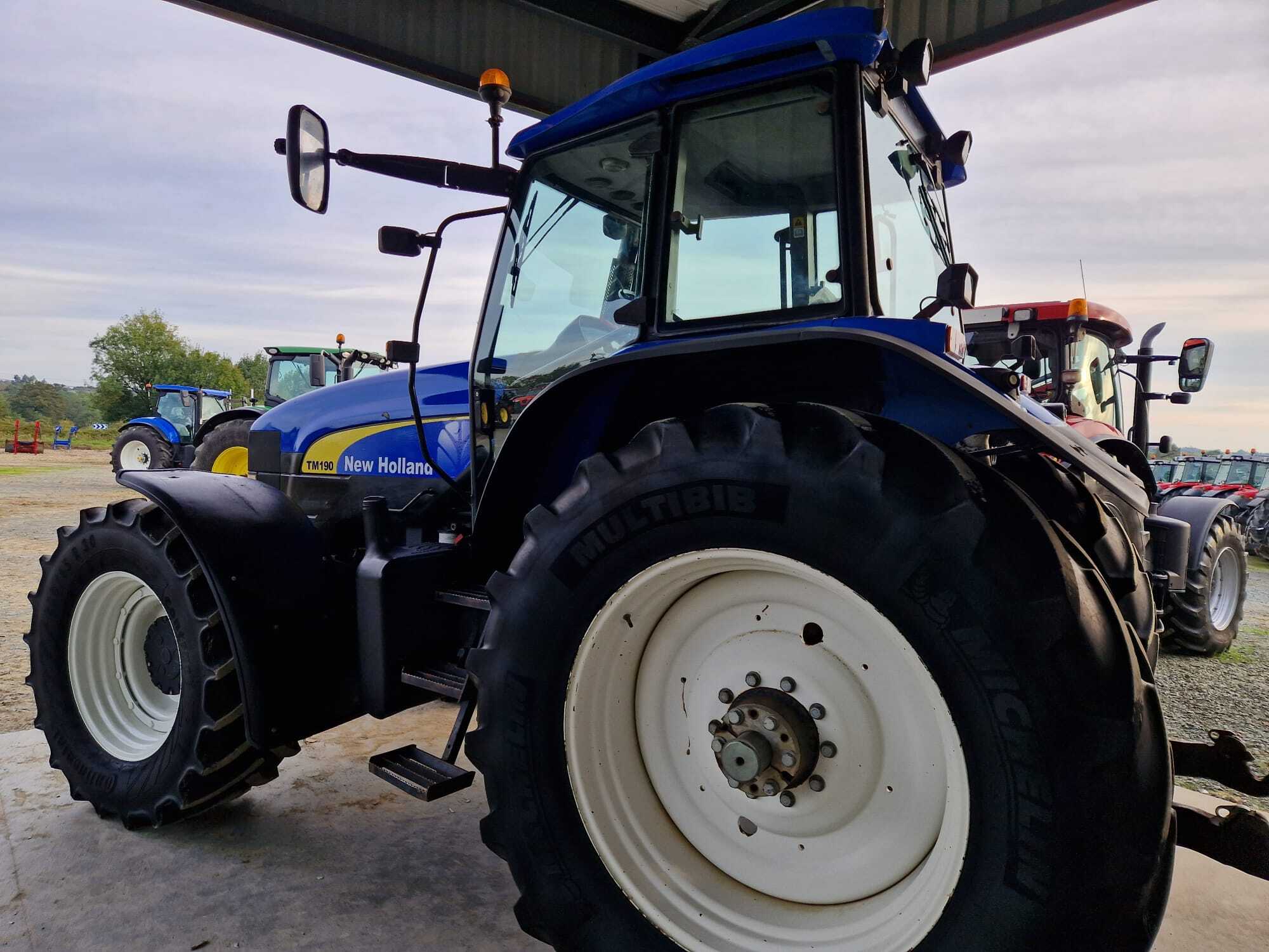 NEW HOLLAND TM190